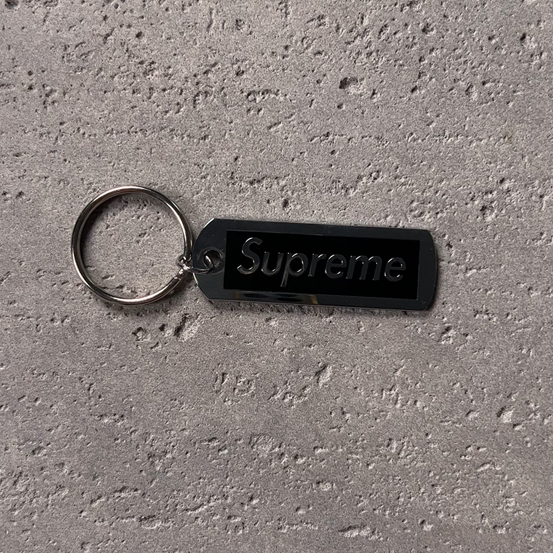 Supreme Box Logo Metal Plate Keychain（SUP-FW24-WEEK3-221）