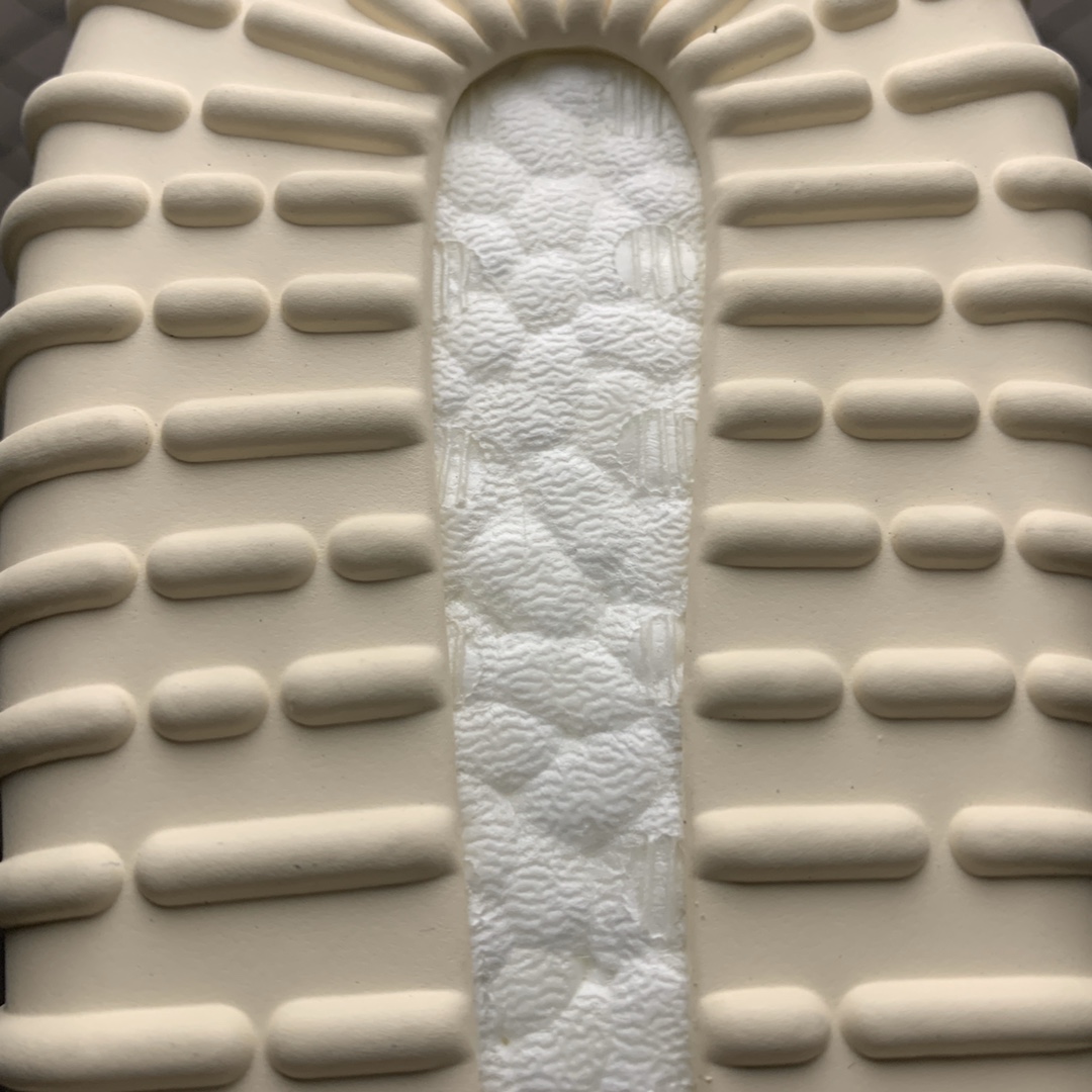 adidas YEEZY Boost 750 OG "Light Brown"（B35309）