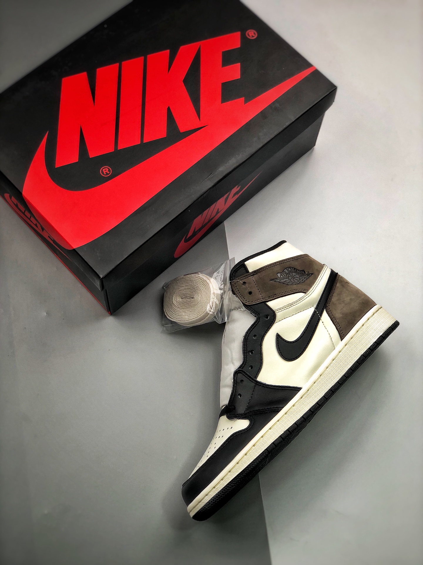 【SALE】Nike Air Jordan 1 High OG "Sail/Dark Mocha/Black"  (555088-105)