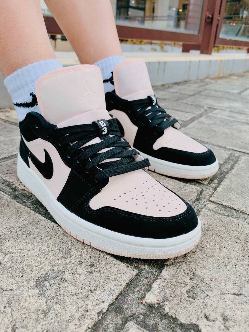 ナイキ ウィメンズ エアジョーダン1 ロー "ブラック/グアバ"のサイズ感/履き心地/コーデ/評価(評判)のレビュー一覧| スニーカーダンク