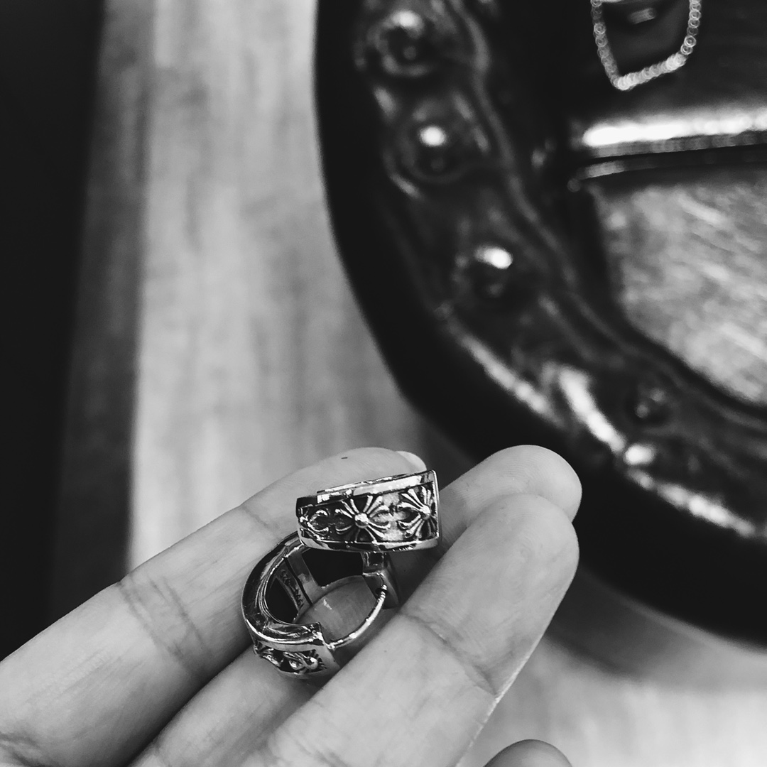 Chrome Hearts Cross Earrings（CHROME HEARTS 342）