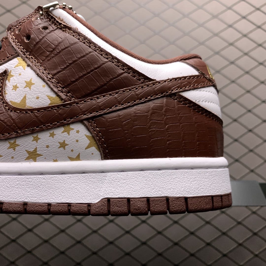 Supreme × Nike SB Dunk Low OG QS Gold Stars "White/Barkroot Brown" (DH3228-103)