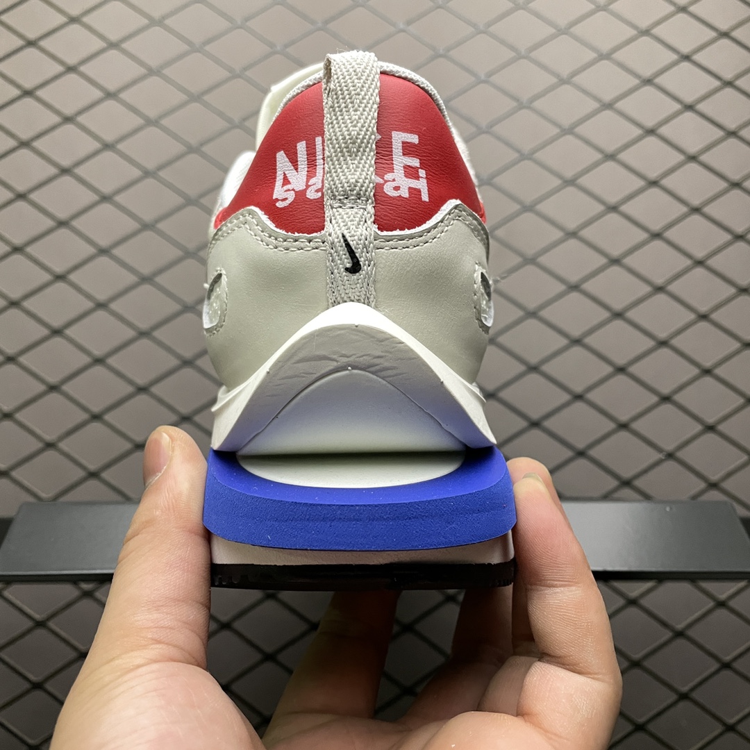 sacai × Nike Vapor Waffle "Royal Fuchsia"（CV1363-100）