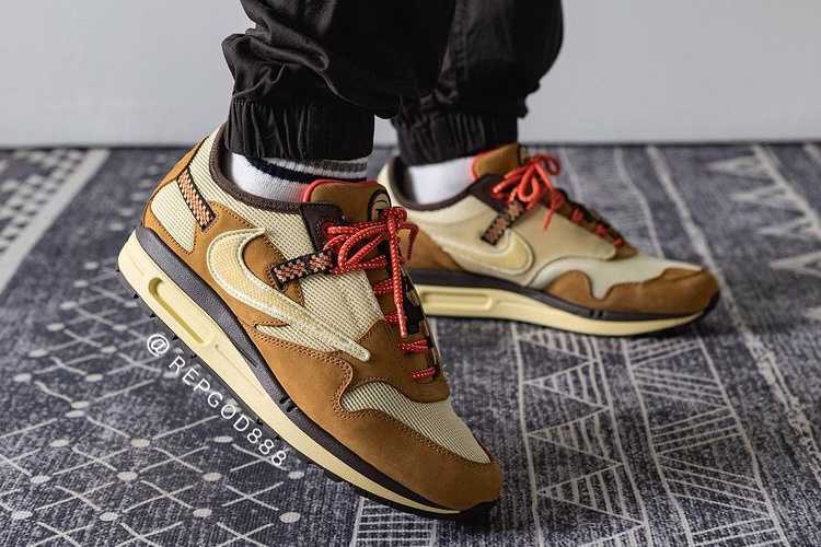 Travis Scott × Nike Air Max 1 