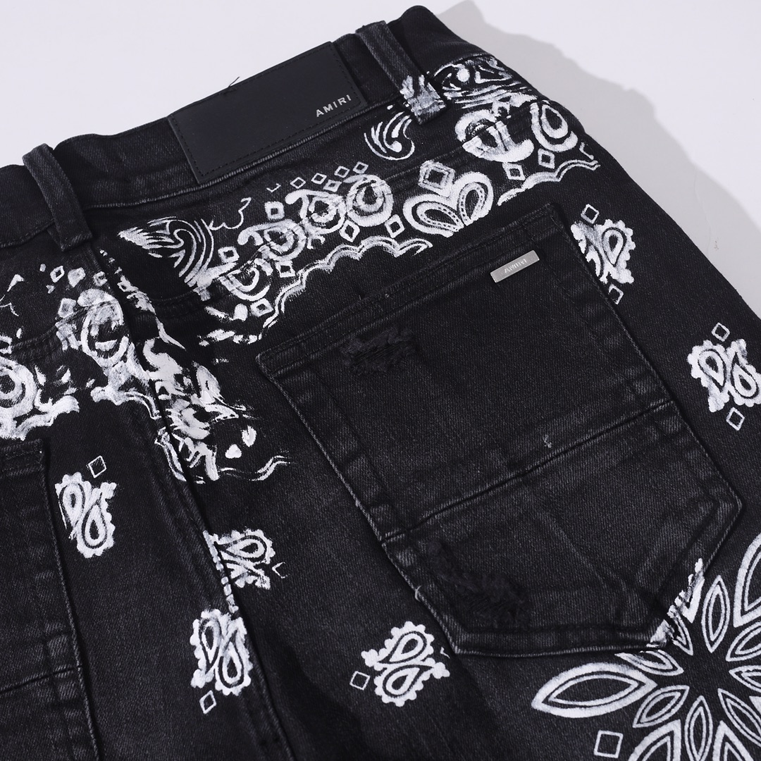 Amiri Skinny Jeans with Flocked BANDANA Motif  (MDS050-023）