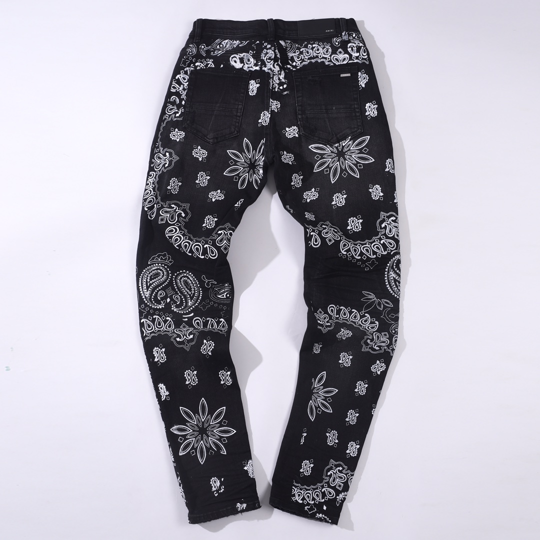 Amiri Skinny Jeans with Flocked BANDANA Motif  (MDS050-023）