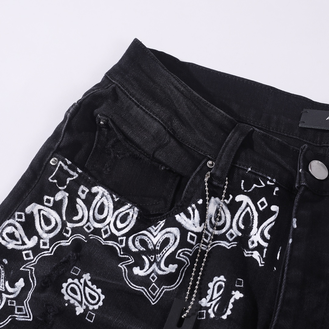 Amiri Skinny Jeans with Flocked BANDANA Motif  (MDS050-023）