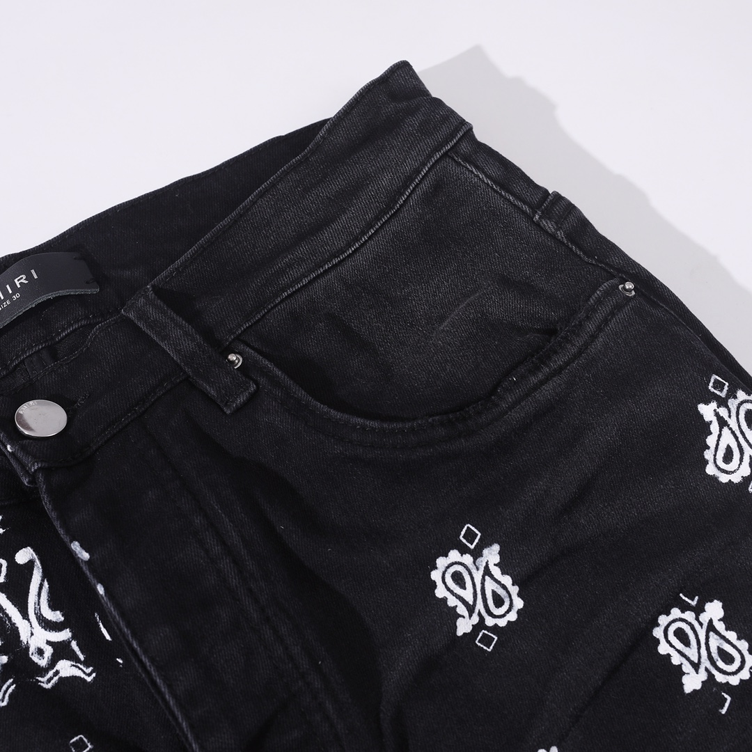 Amiri Skinny Jeans with Flocked BANDANA Motif  (MDS050-023）