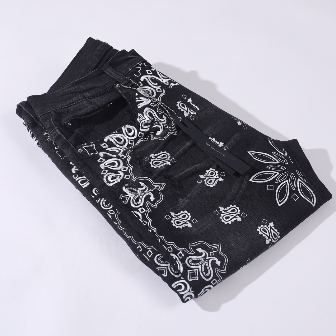 Amiri Skinny Jeans with Flocked BANDANA Motif  (MDS050-023）