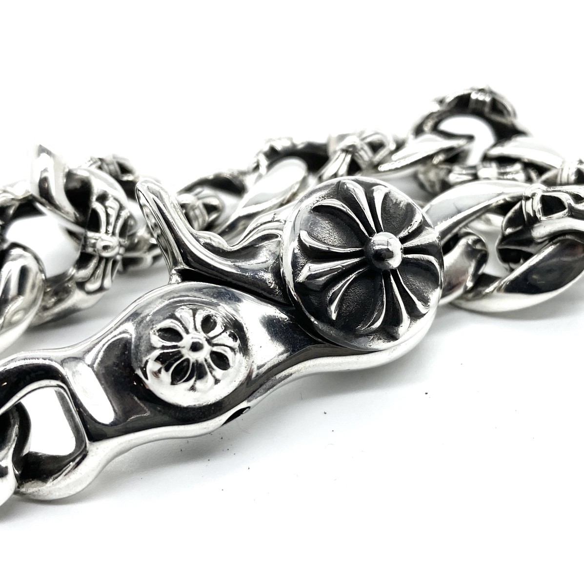 𝗖𝗵𝗿𝗼𝗺𝗲 𝗛𝗲𝗮𝗿𝘁𝘀 Half flower shrimp clasp large bracelet（CHROME HEARTS 322）
