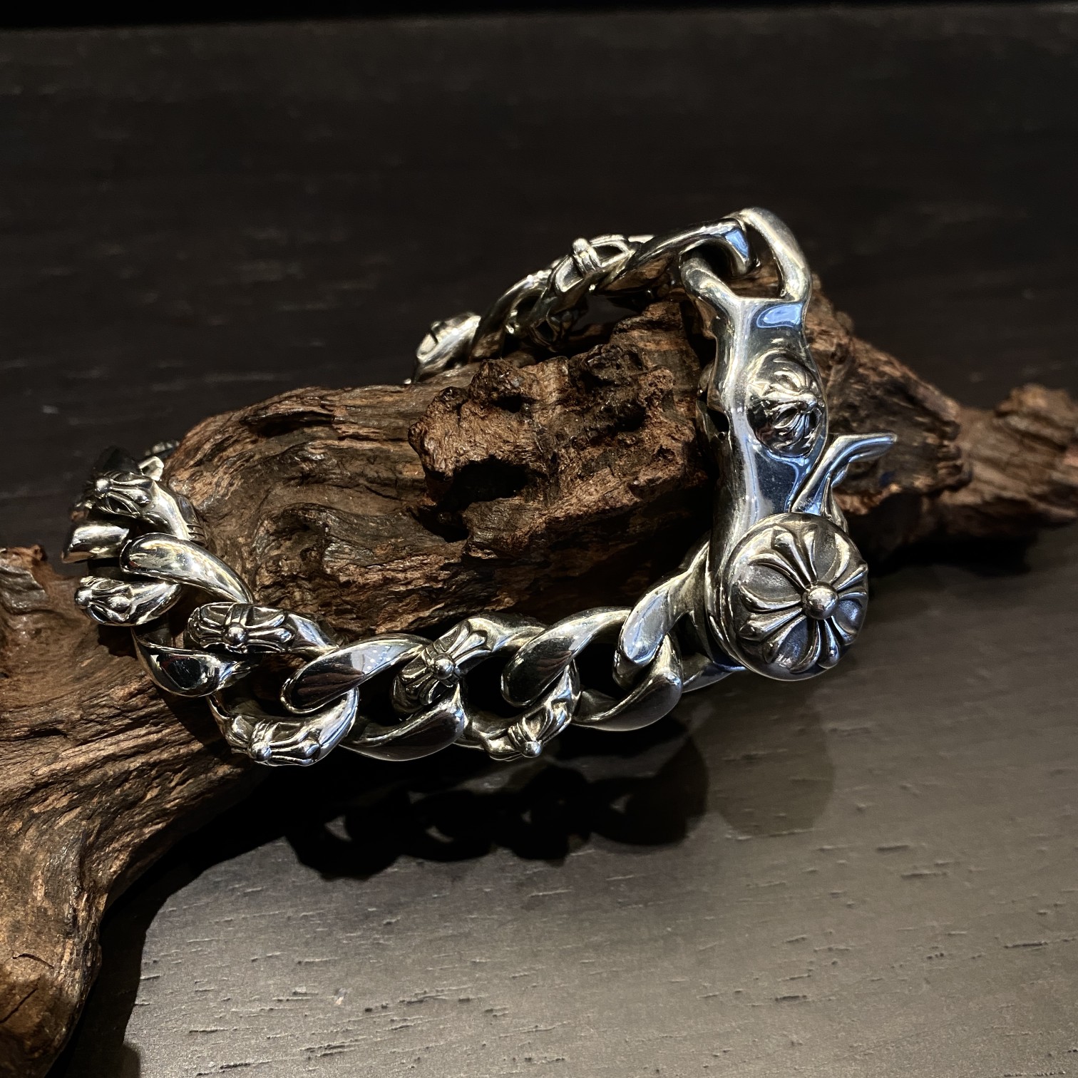 𝗖𝗵𝗿𝗼𝗺𝗲 𝗛𝗲𝗮𝗿𝘁𝘀 Half flower shrimp clasp large bracelet（CHROME HEARTS 322）