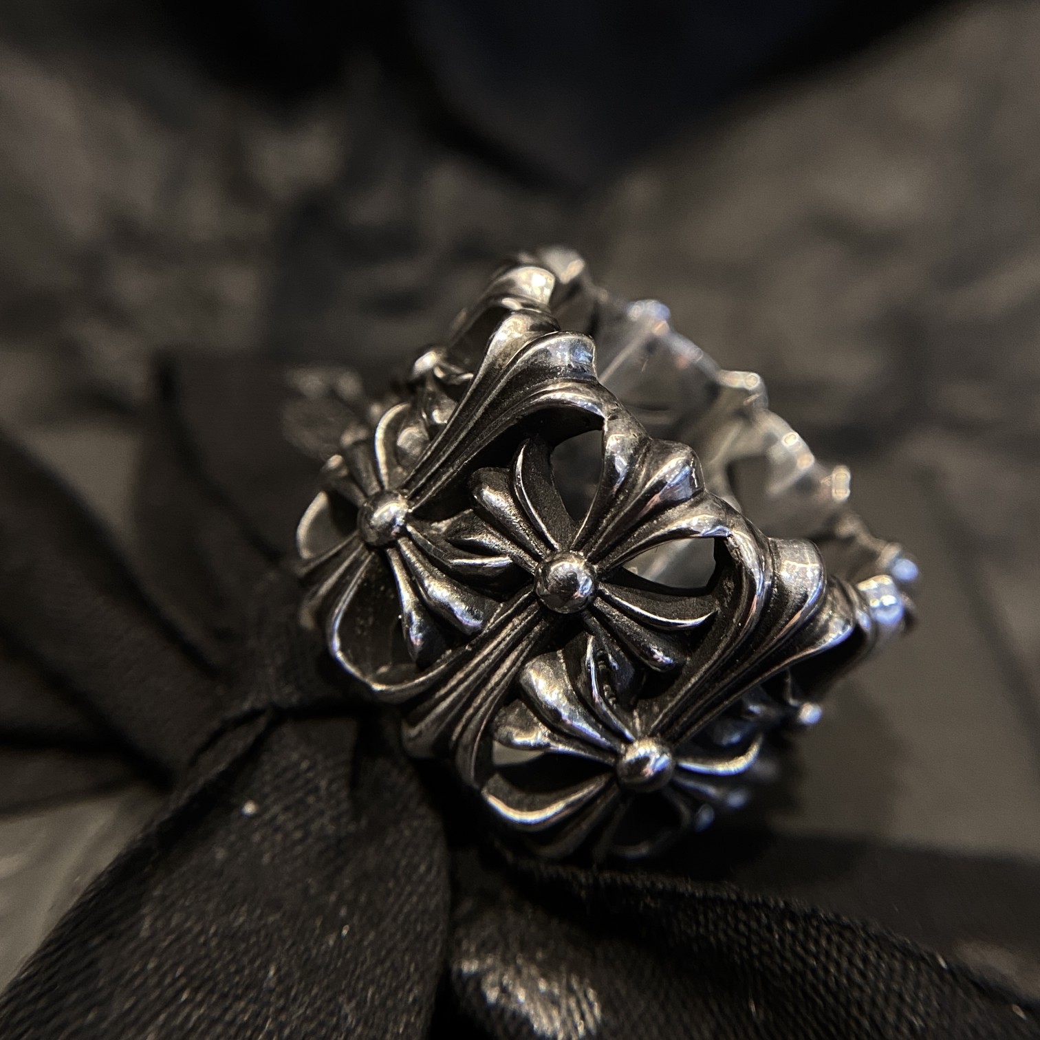 CHROME HEARTS Round Burial Ring Grave（CHROME HEARTS 231）