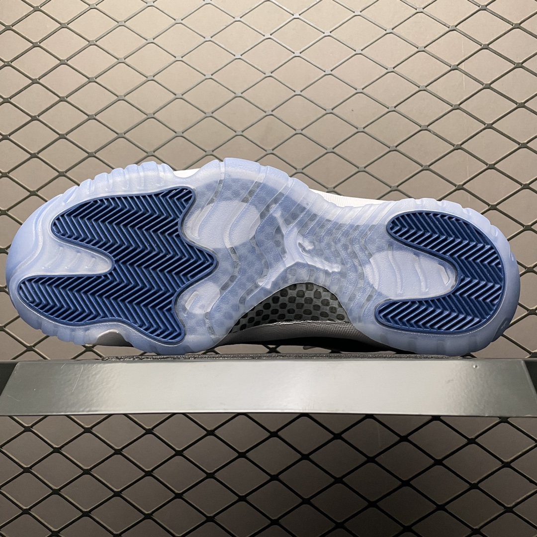 AIR JORDAN 11 LOW "SNAKESKIN"(CD6846-102)