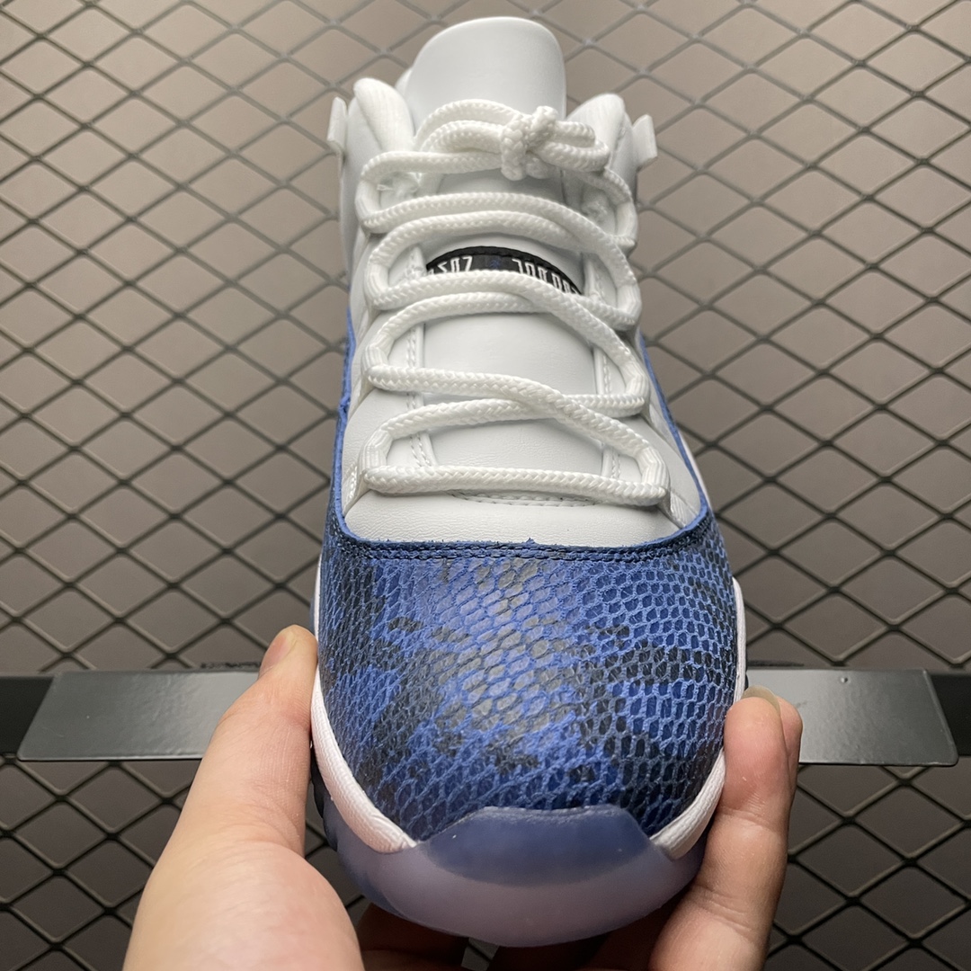 AIR JORDAN 11 LOW "SNAKESKIN"(CD6846-102)