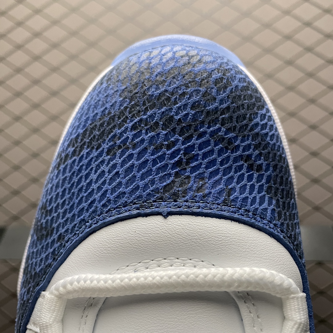 AIR JORDAN 11 LOW "SNAKESKIN"(CD6846-102)