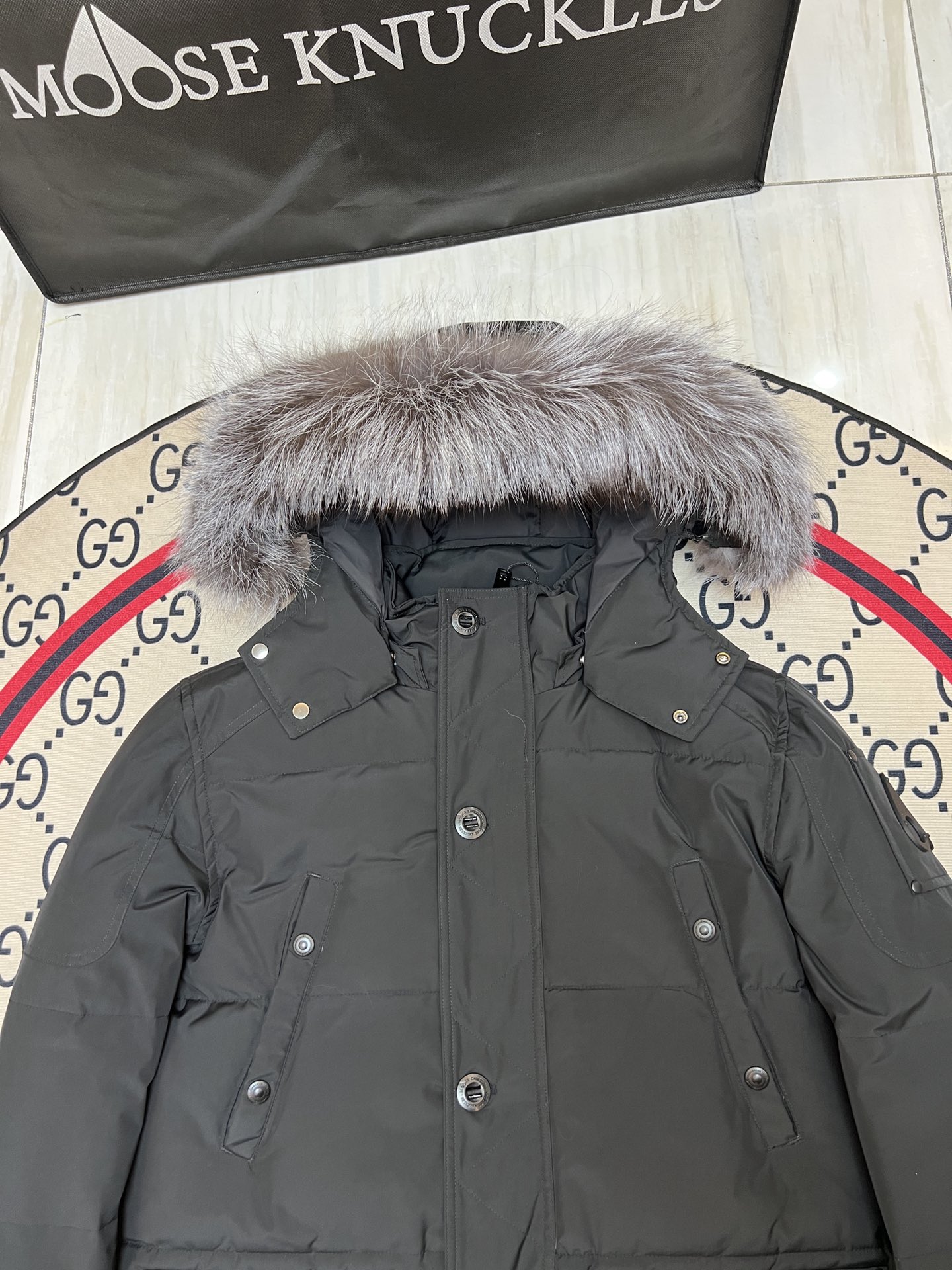 Moose Knuckles Onyx Round Island Jacket (M39MJ122-217）