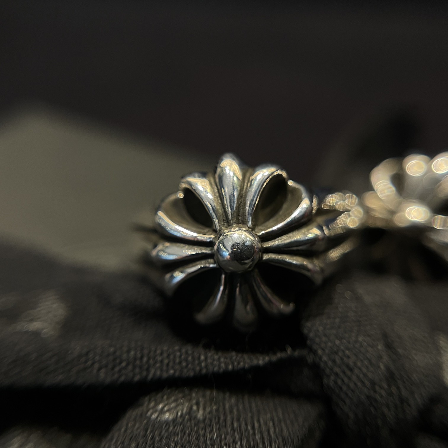 CHROME HEARTS Large Cross Ring（CHROME HEARTS 236）