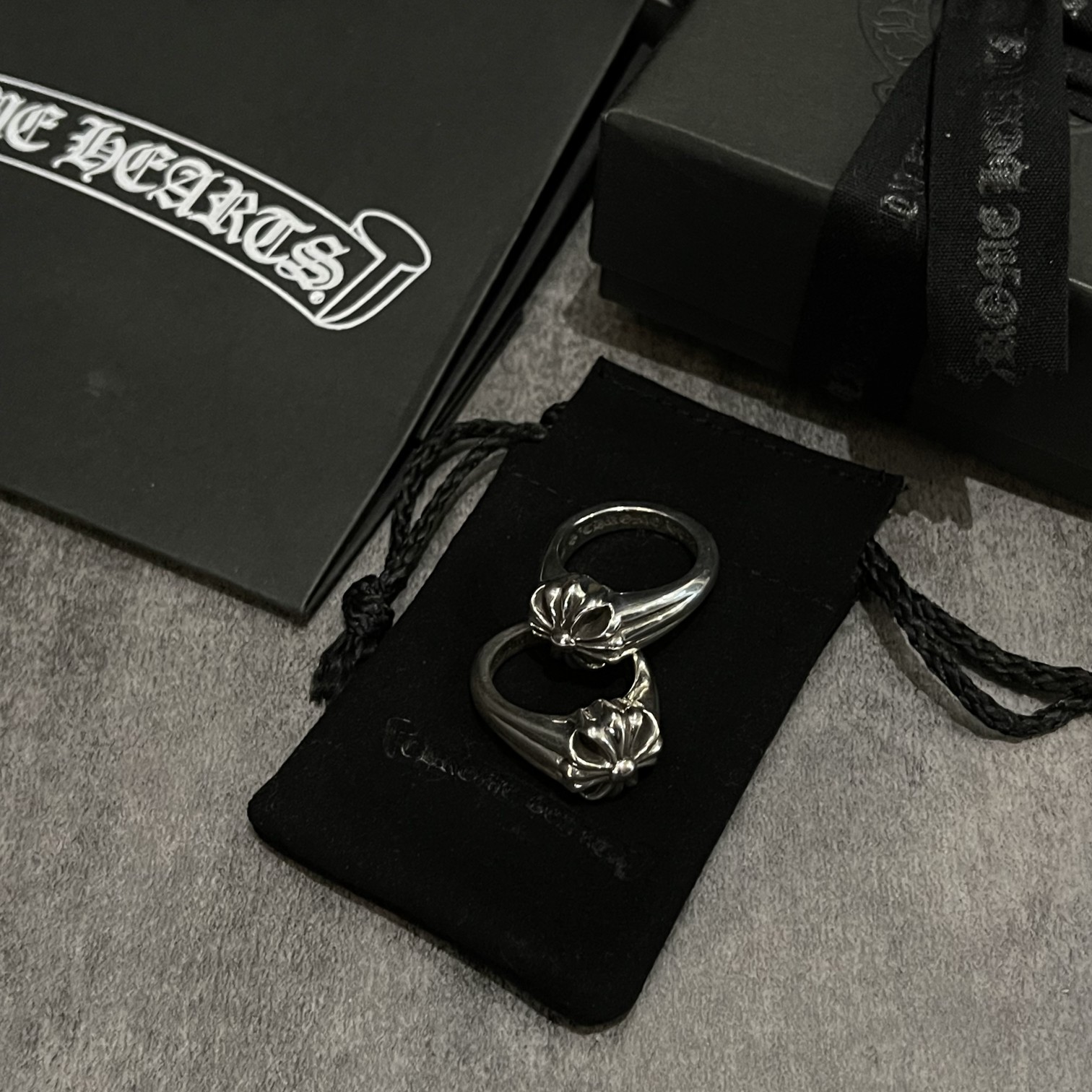 CHROME HEARTS Large Cross Ring（CHROME HEARTS 236）