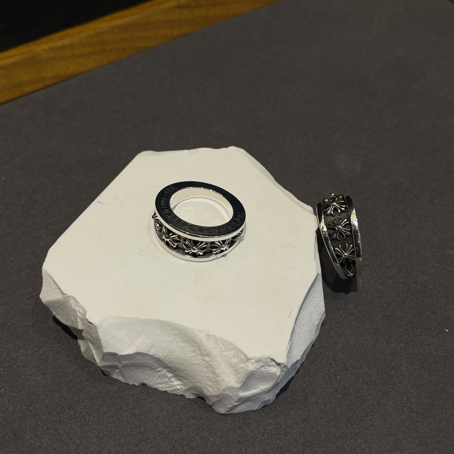 CHROME HEARTS ASYMMETRIC CROSS RING（CHROME HEARTS 235）