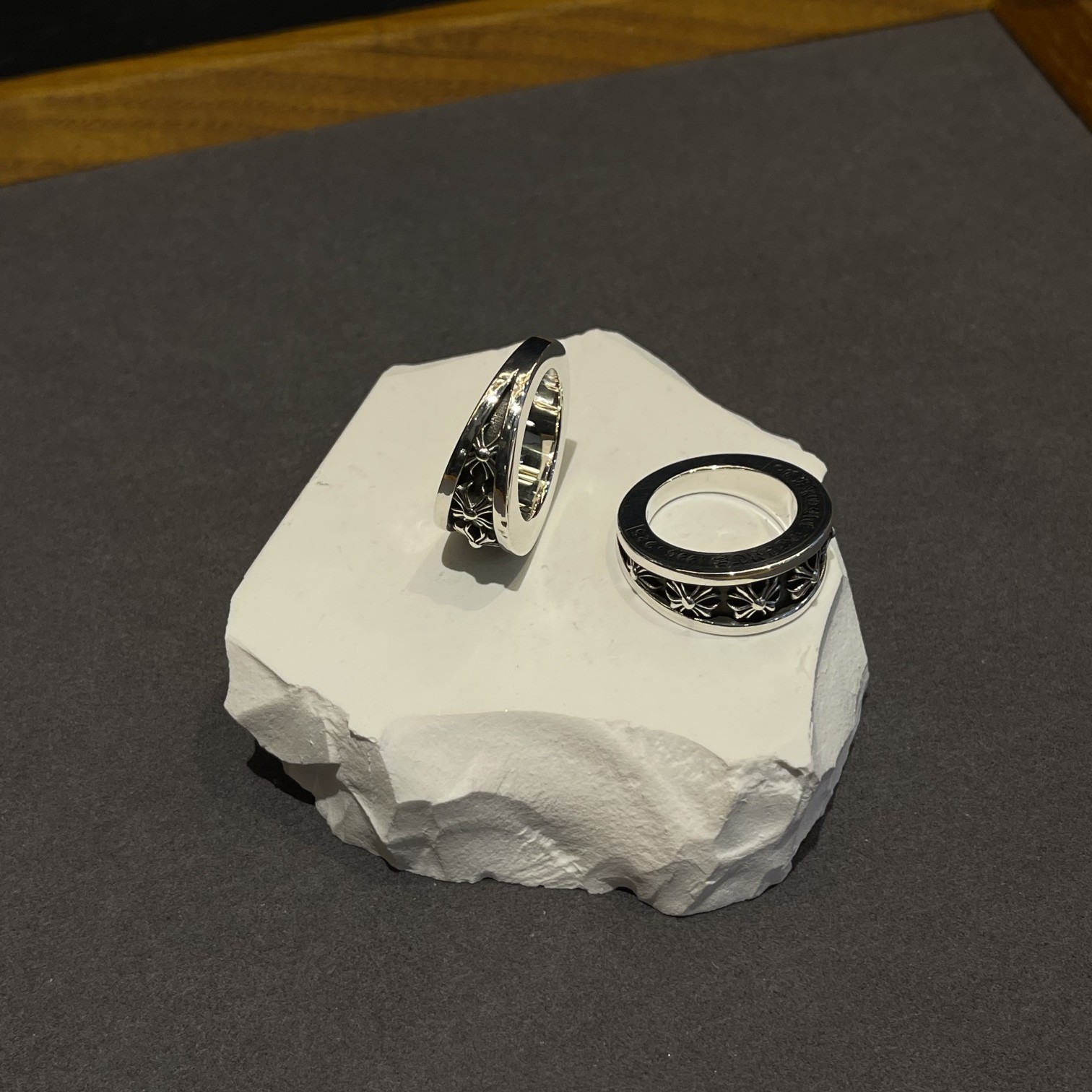 CHROME HEARTS ASYMMETRIC CROSS RING（CHROME HEARTS 235）