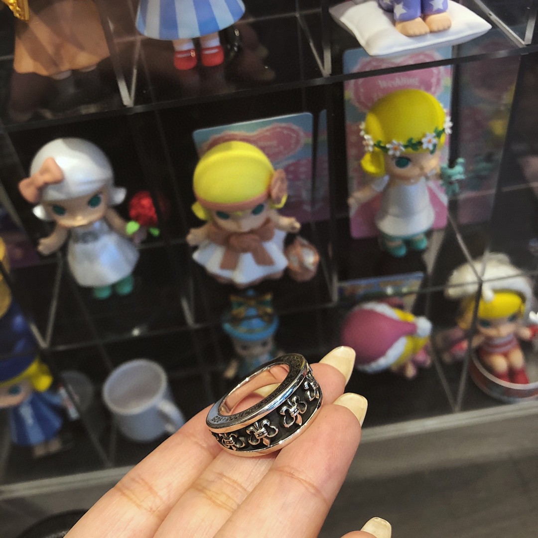 CHROME HEARTS ASYMMETRIC CROSS RING（CHROME HEARTS 235）