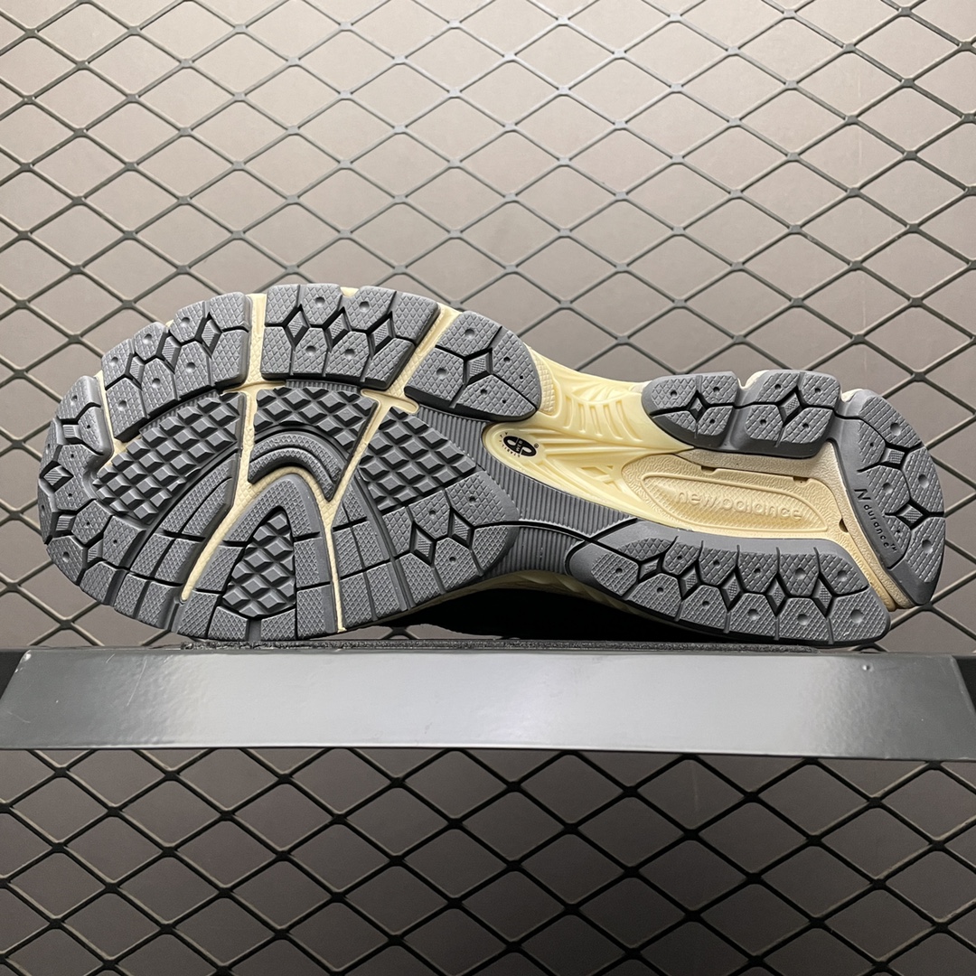 New Balance 2002R "Phantom"(M2002RHO）