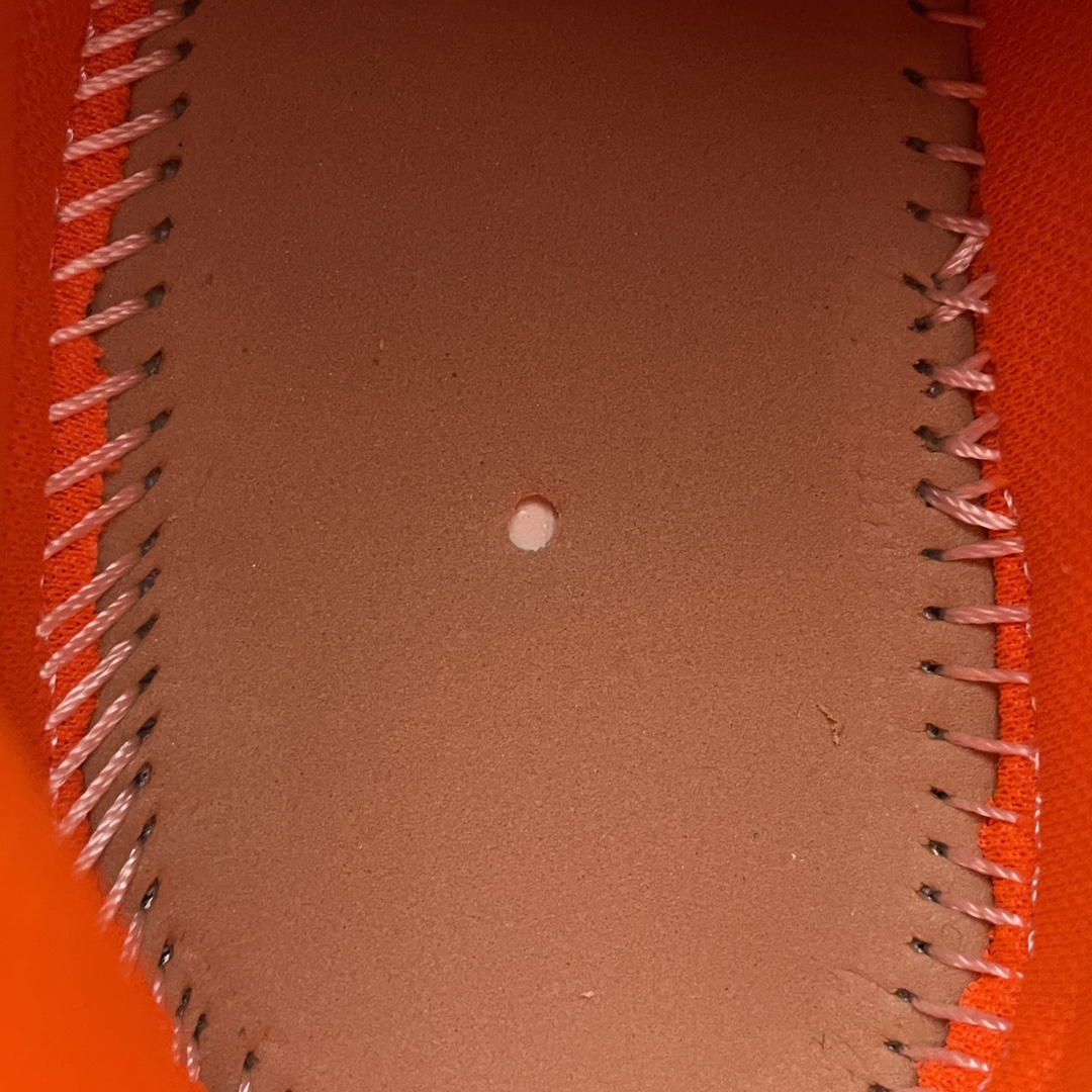 BALENCIAGA Runner Sneaker "Fluo Orange"（677403W3RBM9770）