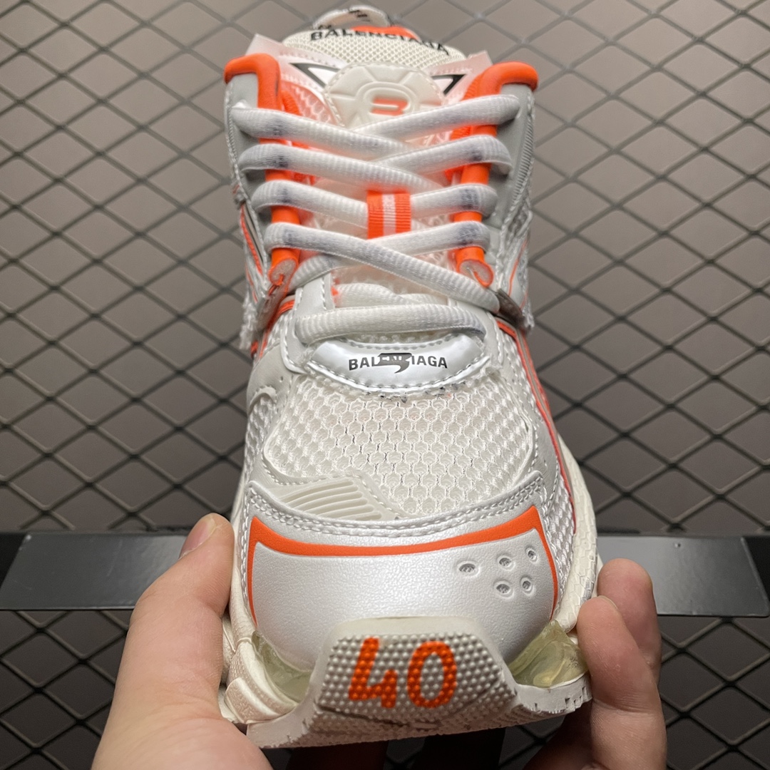BALENCIAGA Runner Sneaker "Fluo Orange"（677403W3RBM9770）