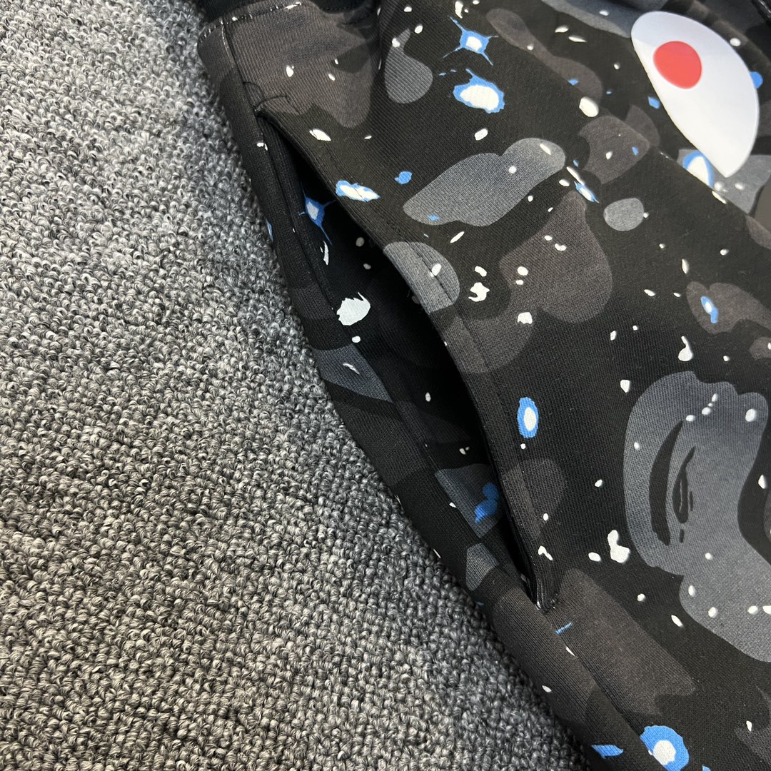 BAPE Space Camo Shark Sweat Shorts (SS21) White（1F30-153-006）