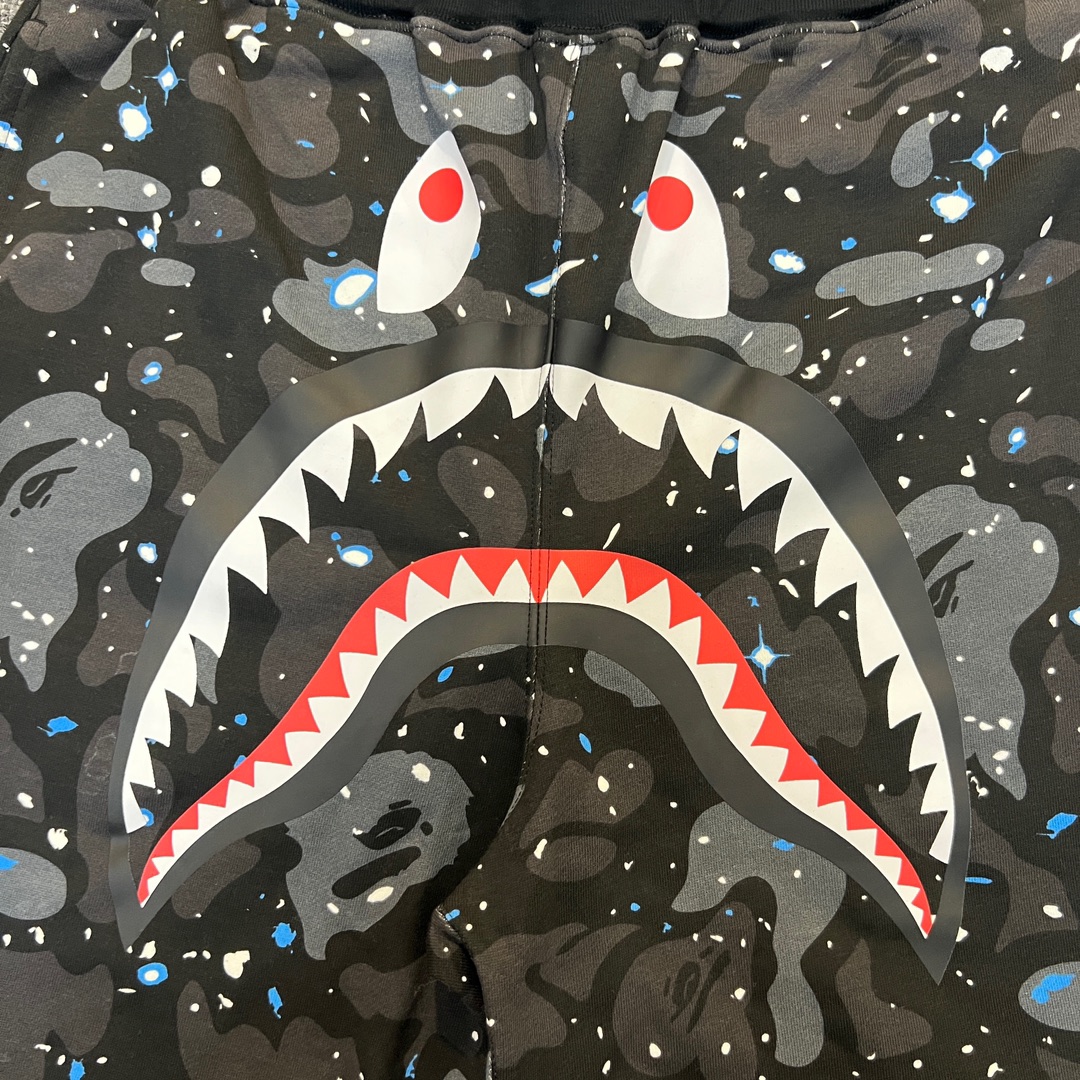 BAPE Space Camo Shark Sweat Shorts (SS21) White（1F30-153-006）