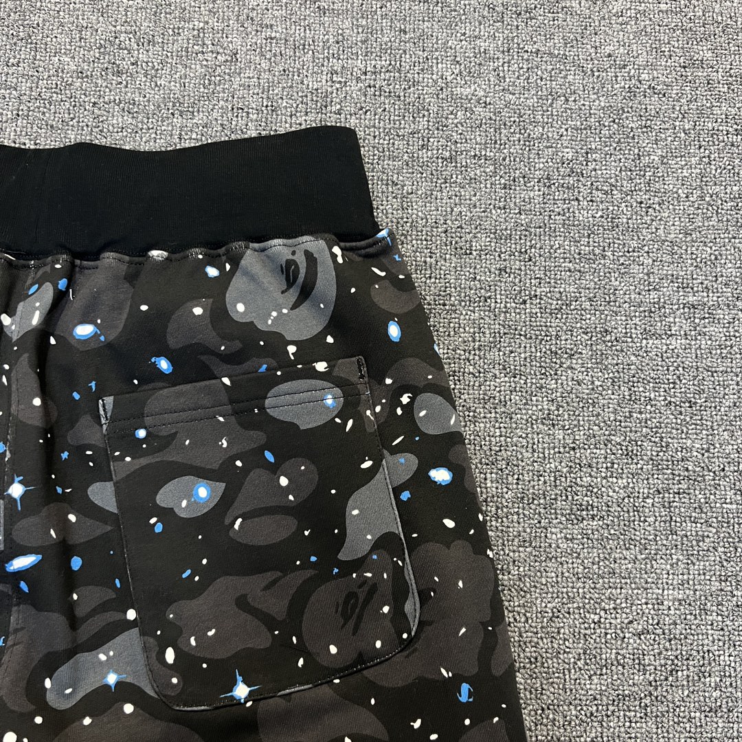 BAPE Space Camo Shark Sweat Shorts (SS21) White（1F30-153-006）