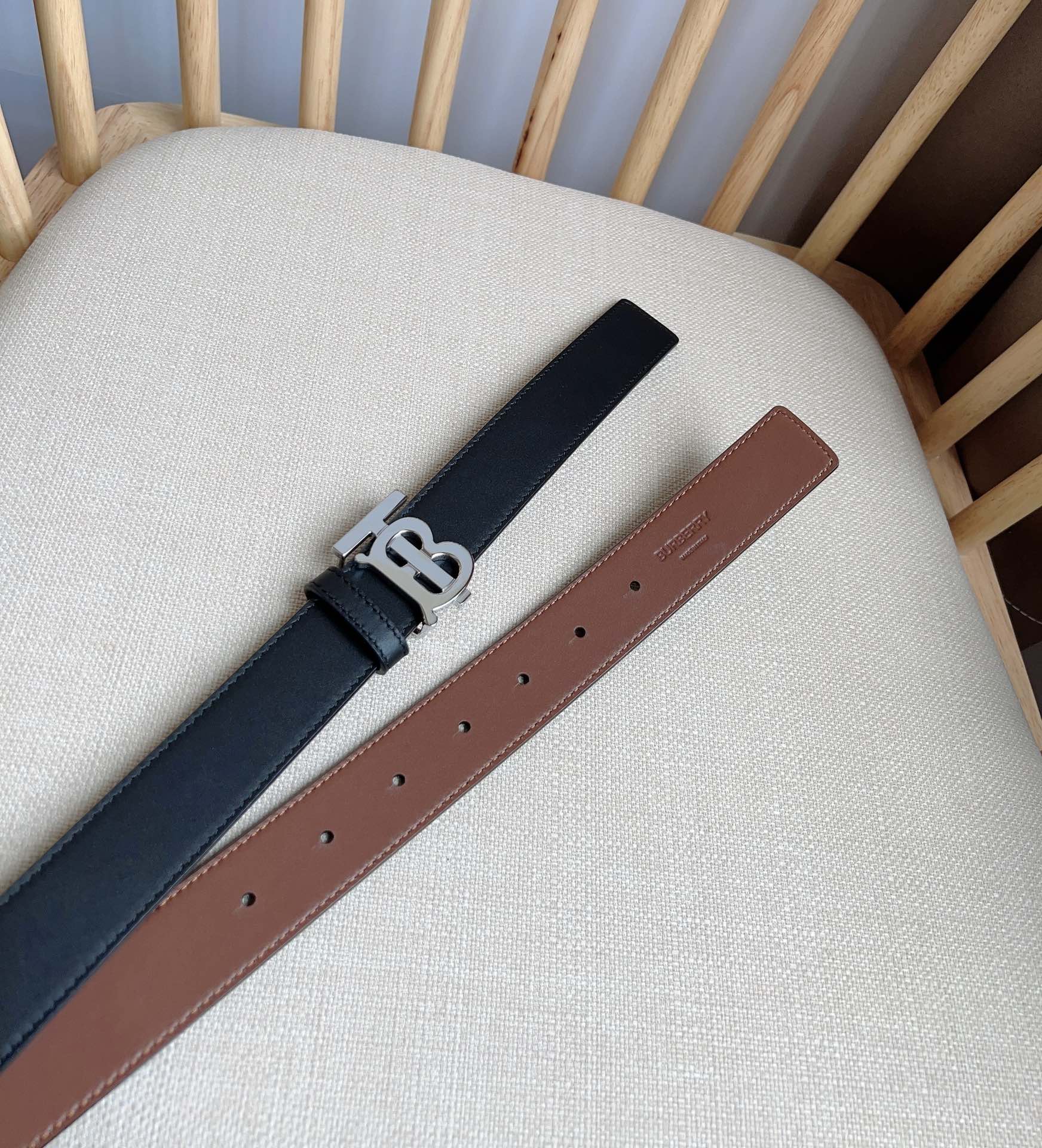 BURBERRY reversible leather belt with TB logo（80525301）