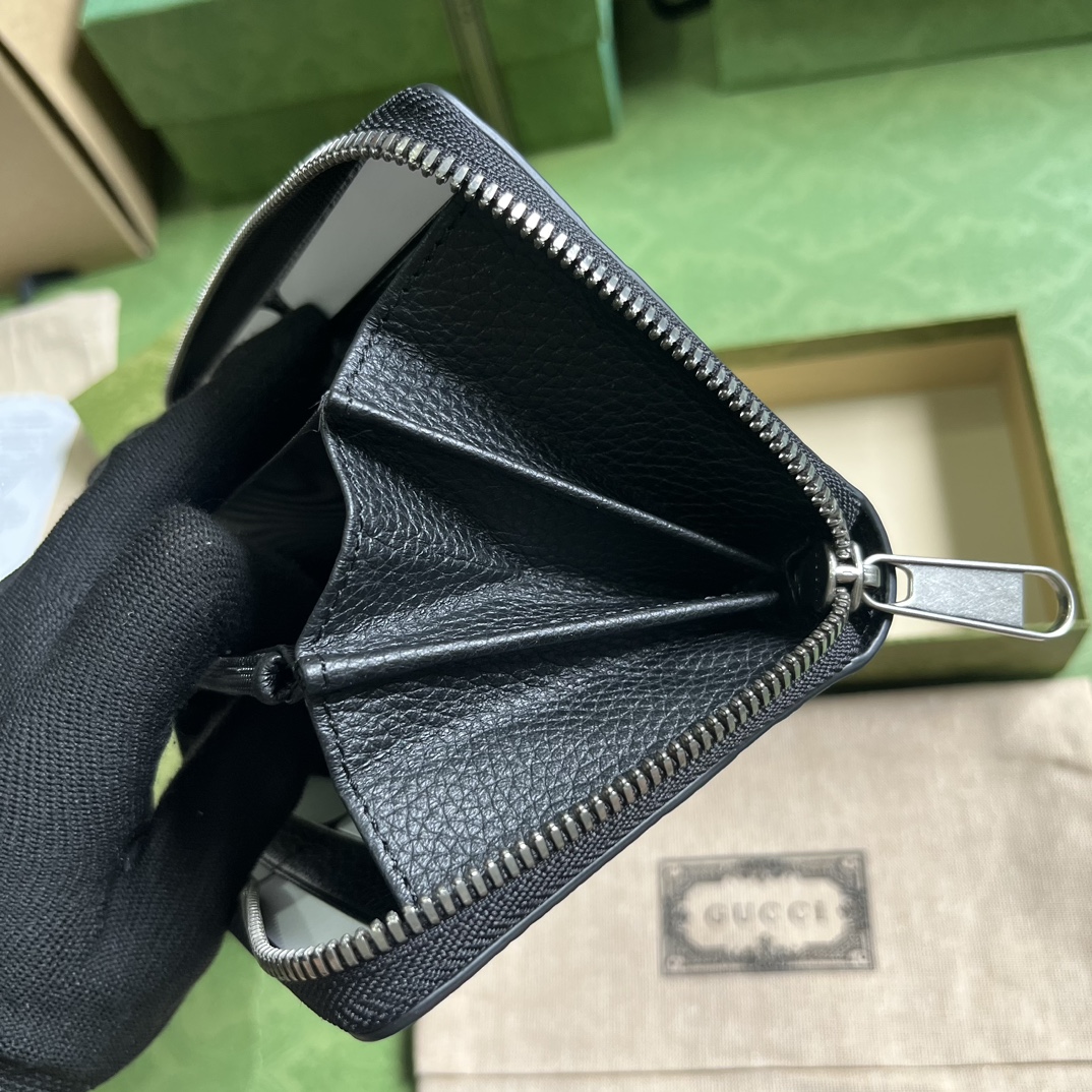 GUCCI Logo Embossed Zip-Around Wallet (739482AABY01000)