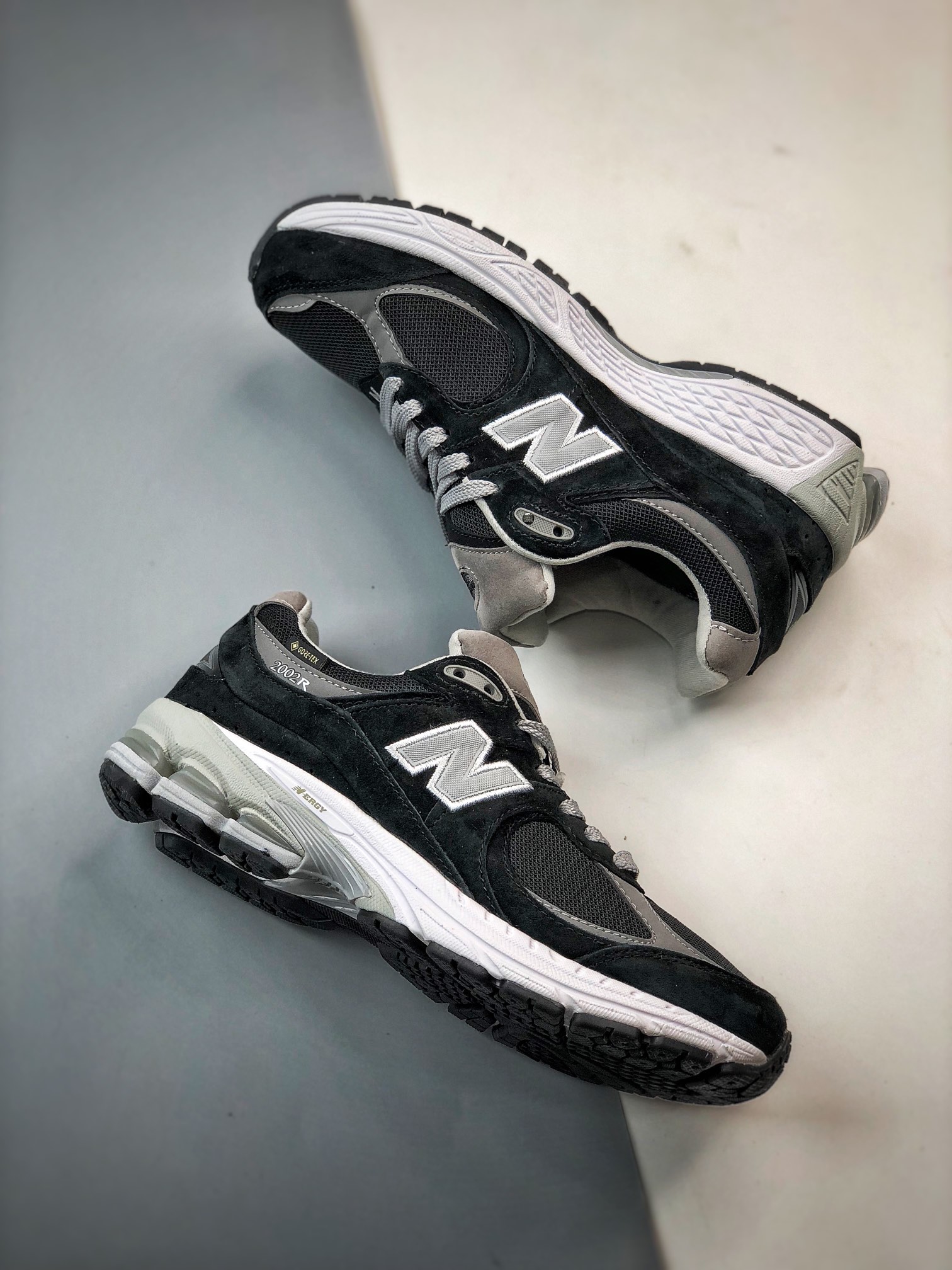 New Balance 2002R GORE-TEX "Black/Gray"(M2002RXD）