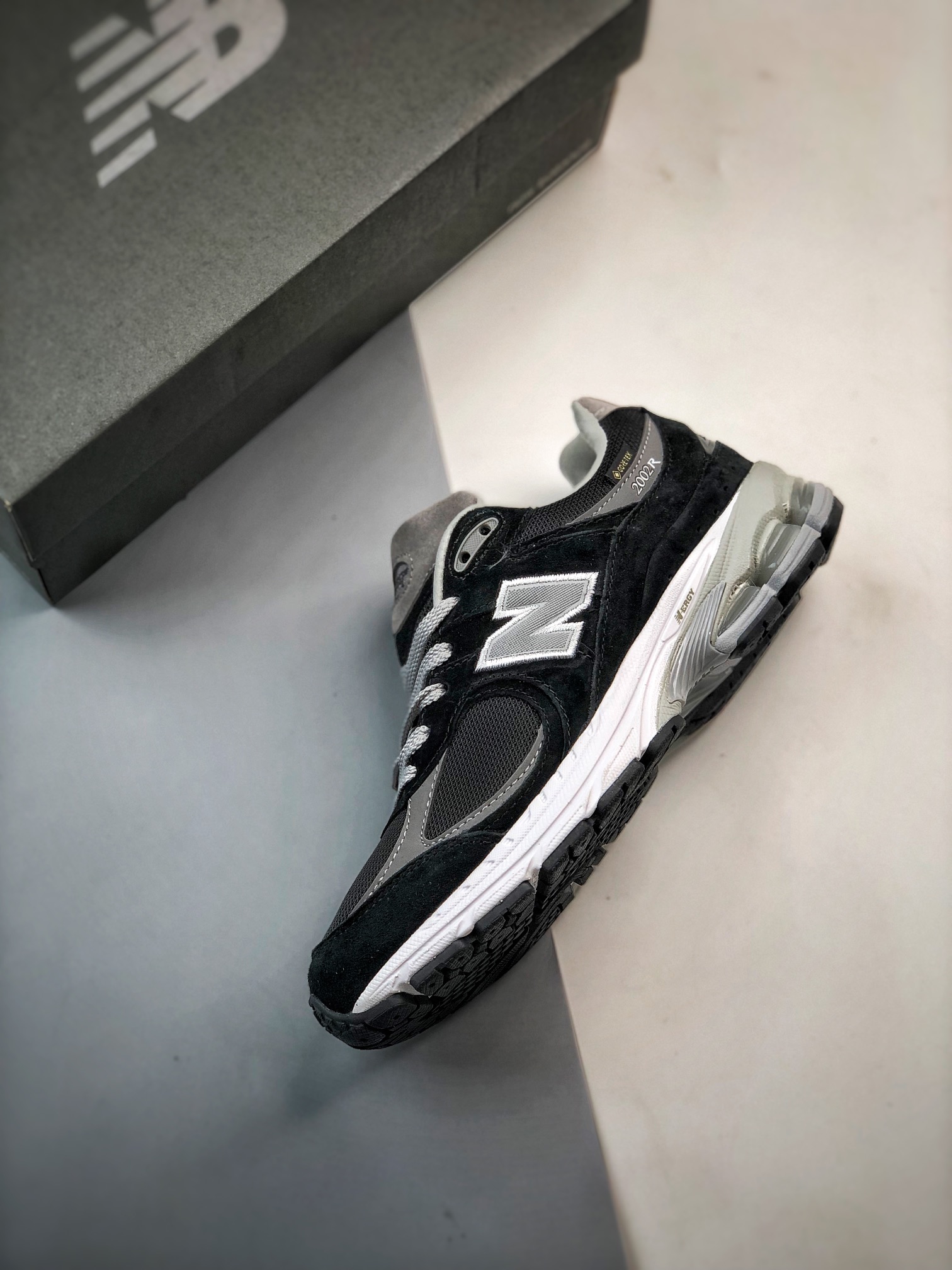 New Balance 2002R GORE-TEX "Black/Gray"(M2002RXD）