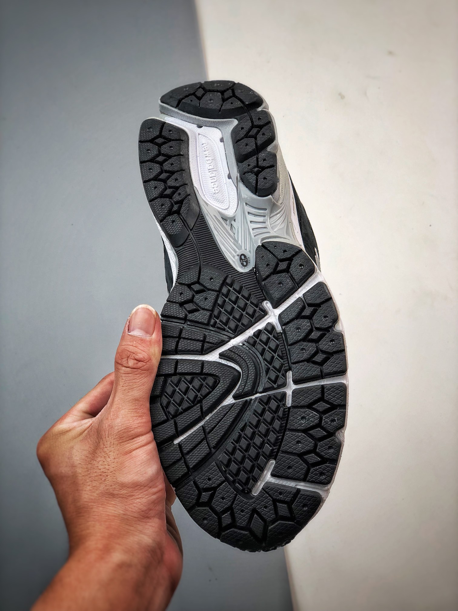 New Balance 2002R GORE-TEX "Black/Gray"(M2002RXD）