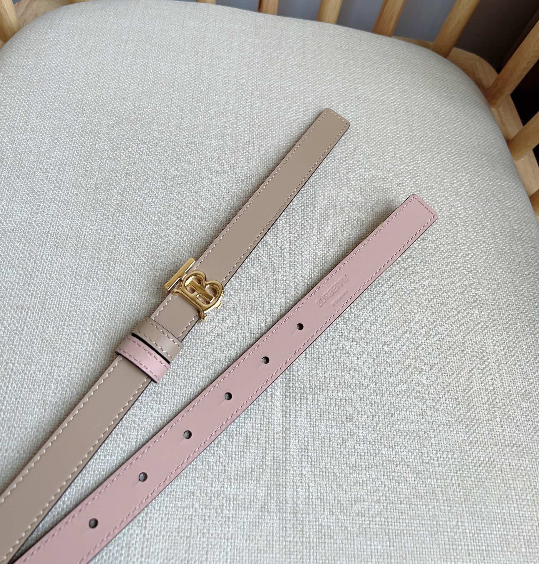 Burberry classic logo buckle reversible leather belt（80660521）