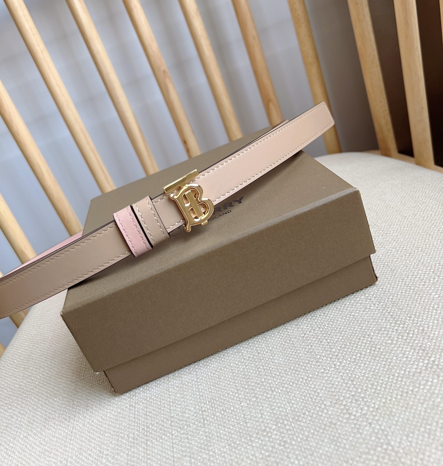 Burberry classic logo buckle reversible leather belt（80660521）