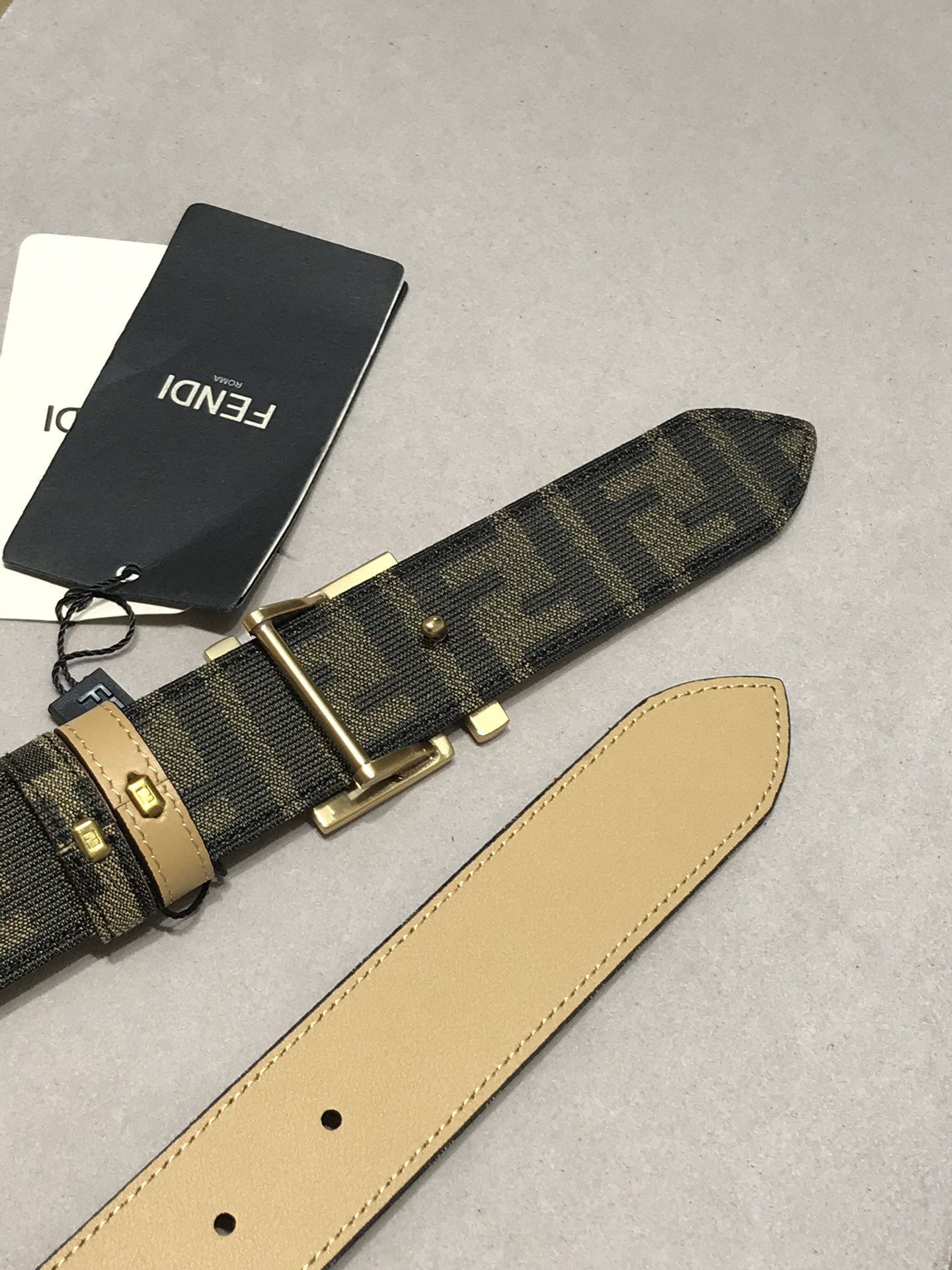 FENDI FF belt-reversible belt in beige leather and FF fabric（8C0686ANH7F1L2K）
