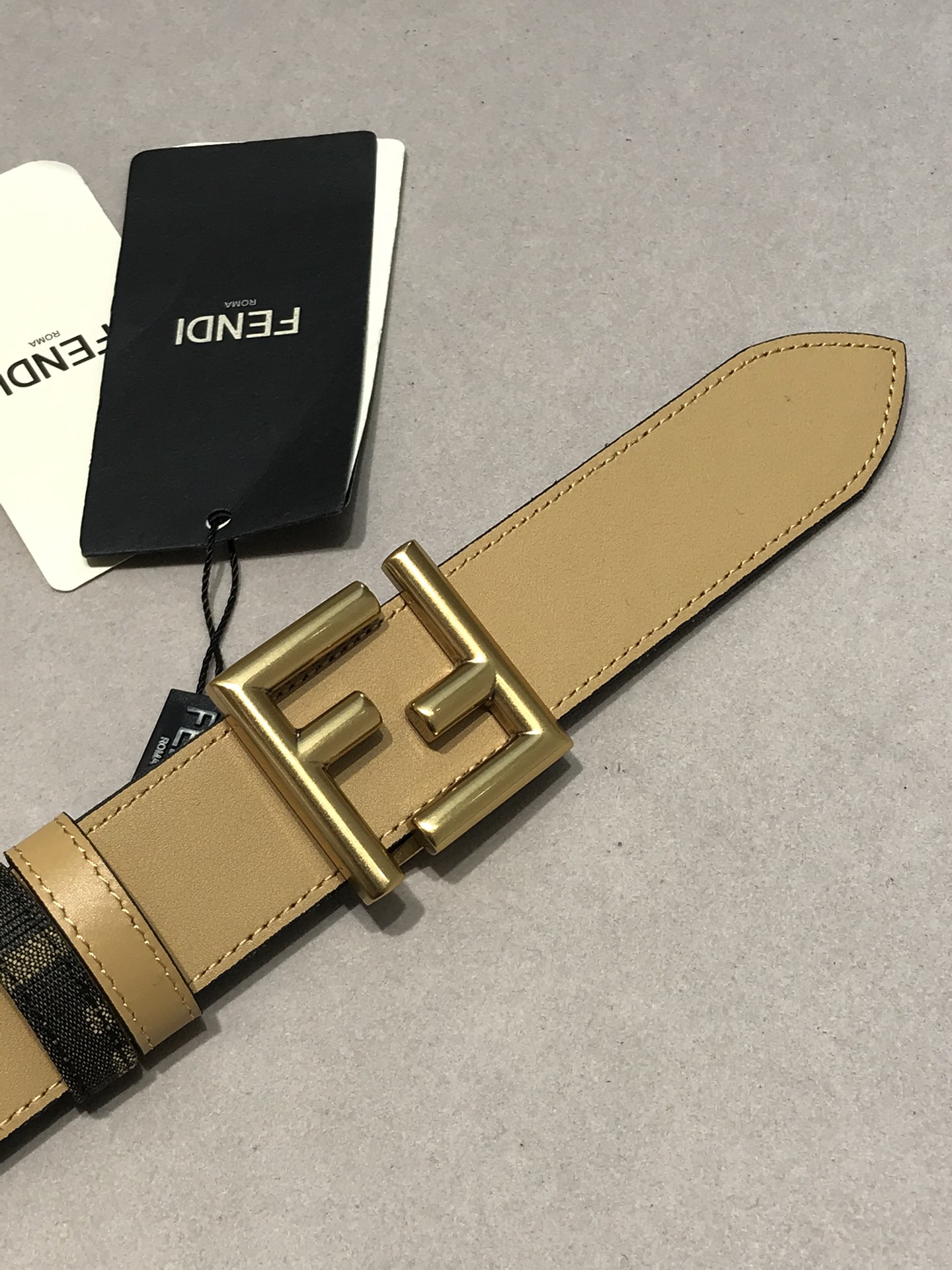 FENDI FF belt-reversible belt in beige leather and FF fabric（8C0686ANH7F1L2K）