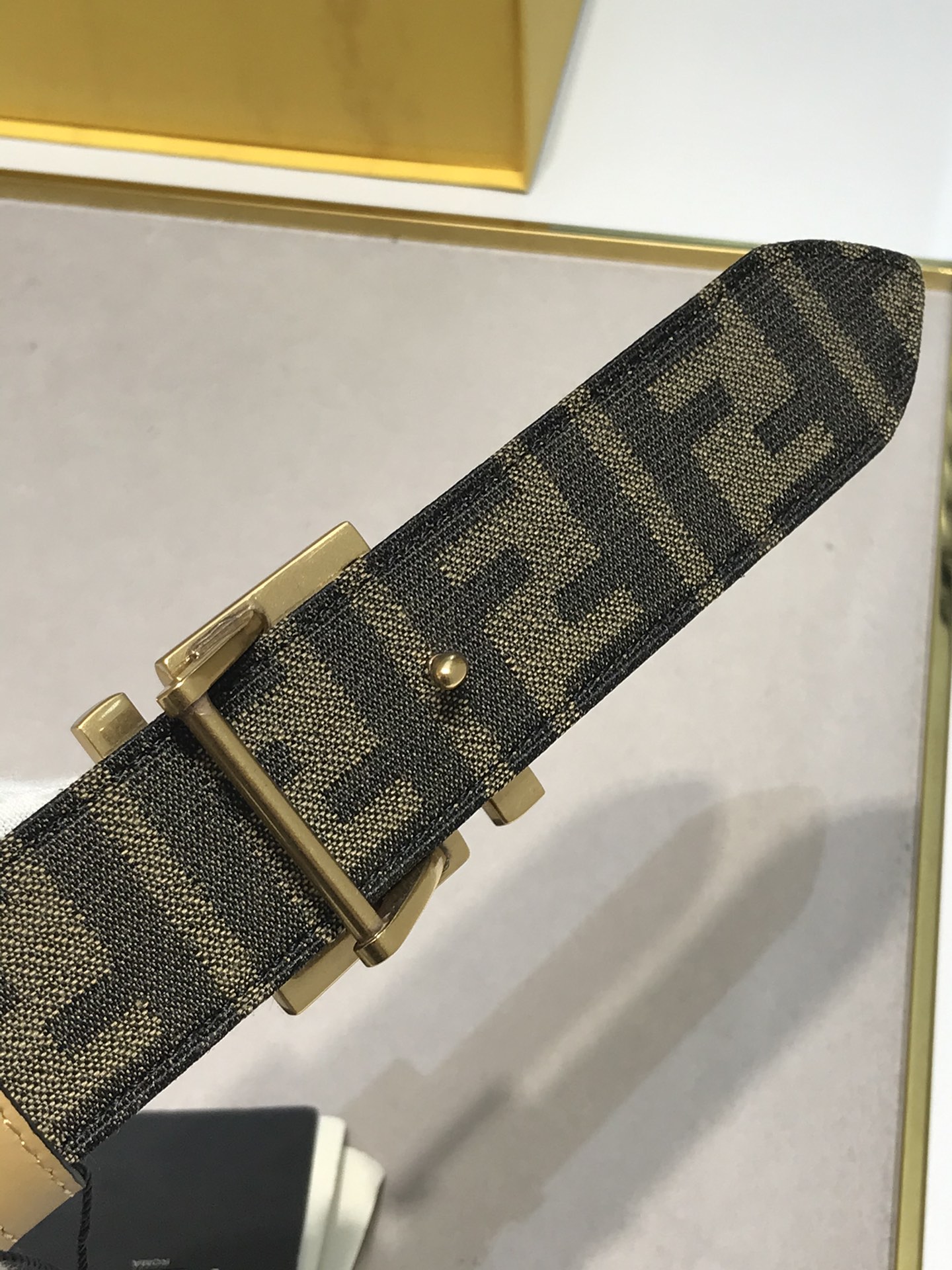 FENDI FF belt-reversible belt in beige leather and FF fabric（8C0686ANH7F1L2K）