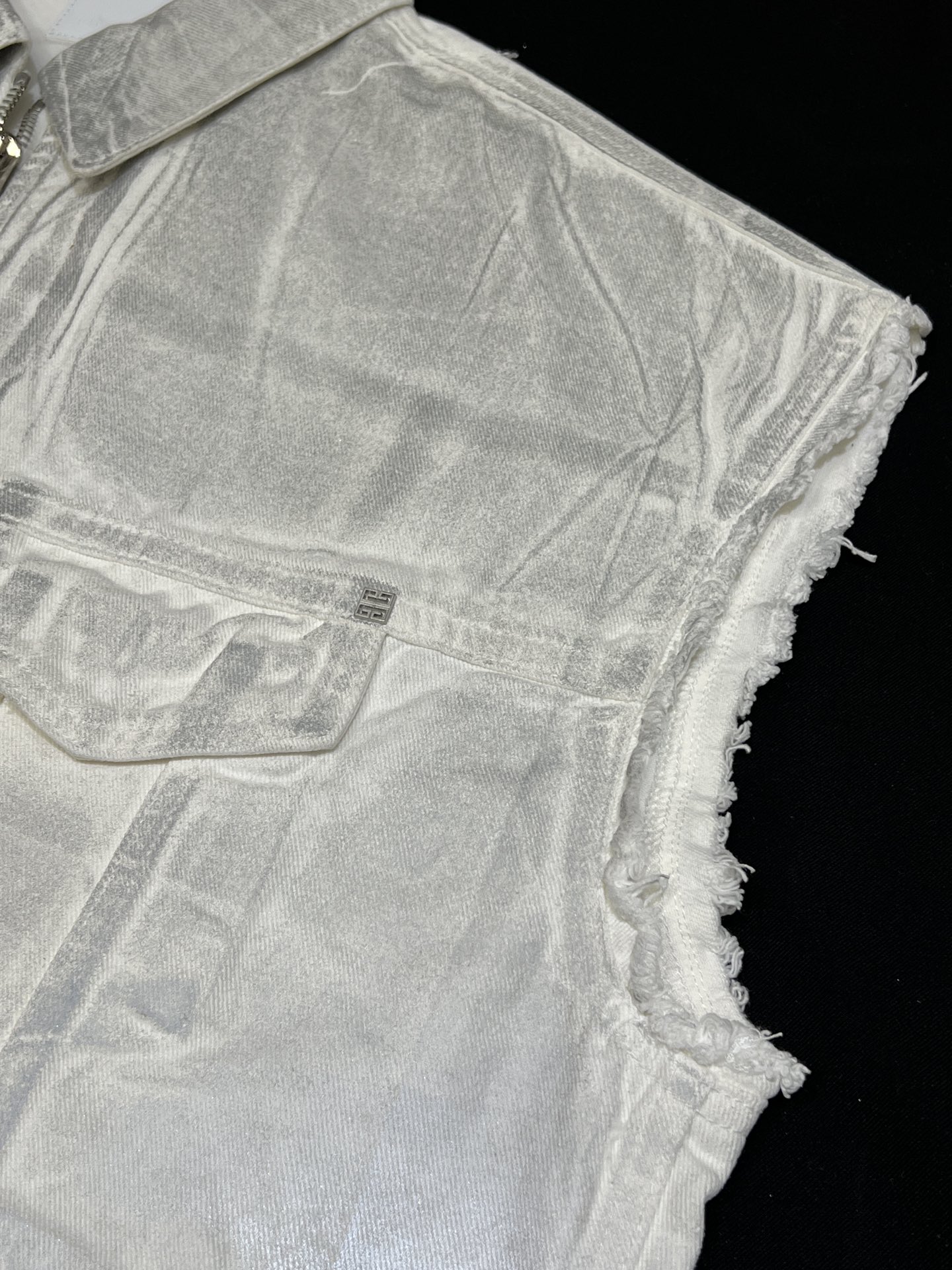 Givenchy Oversized sleeveless jacket in denim in - grey/white（BM012A5Y4U-069）