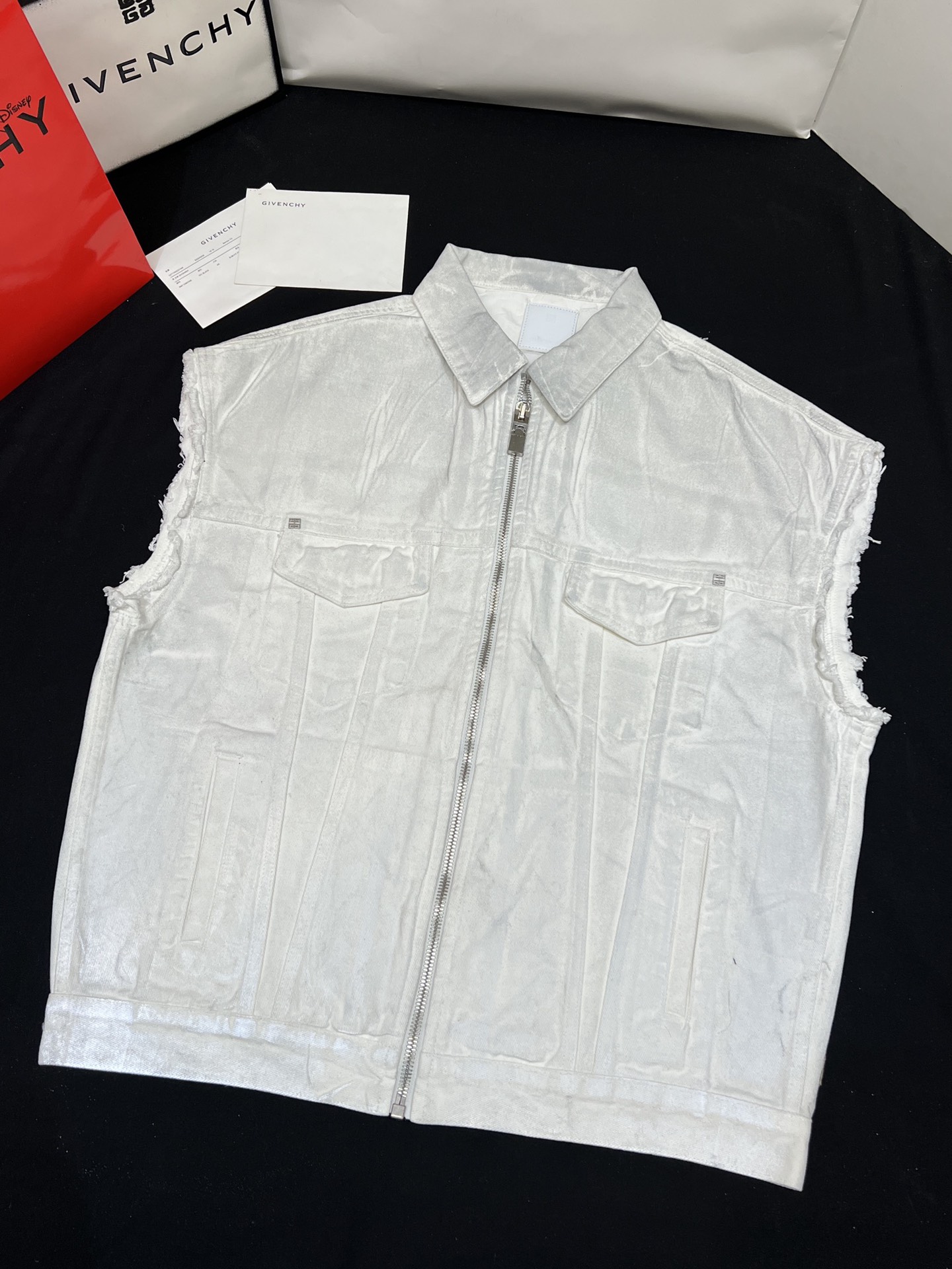 Givenchy Oversized sleeveless jacket in denim in - grey/white（BM012A5Y4U-069）