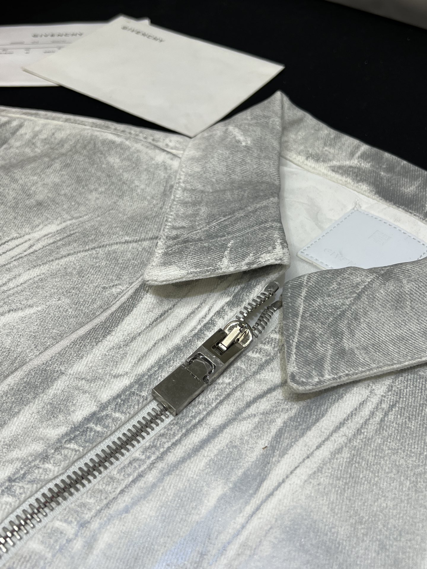 Givenchy Oversized sleeveless jacket in denim in - grey/white（BM012A5Y4U-069）