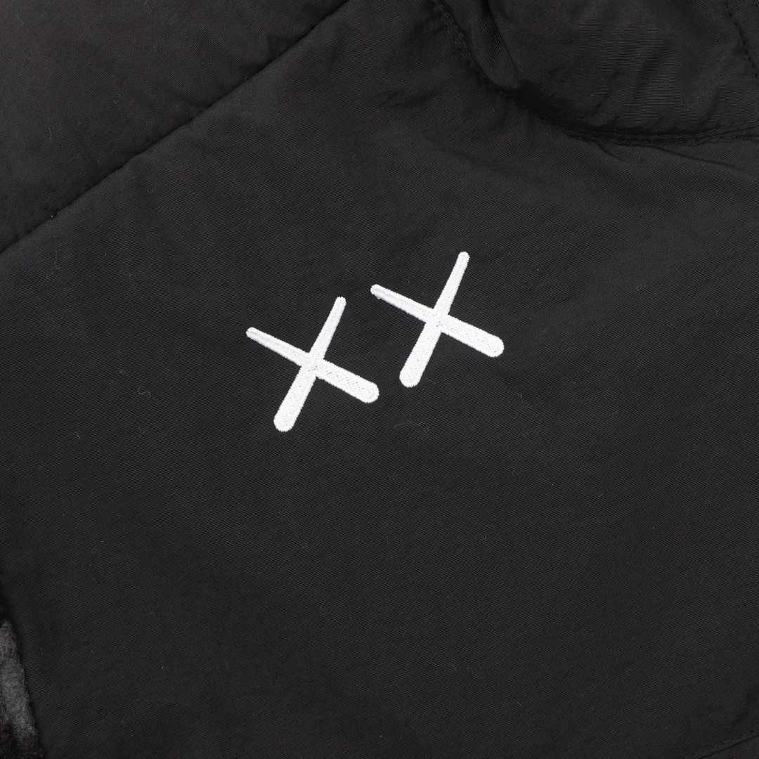 The North Face KAWS x Retro 1995 Denali Jacket（NF0A7WMB-7H0）