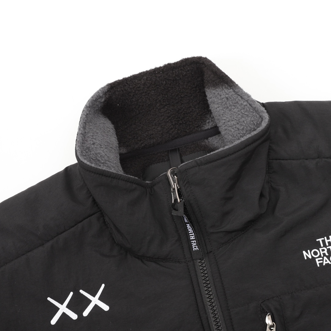 The North Face KAWS x Retro 1995 Denali Jacket（NF0A7WMB-7H0）