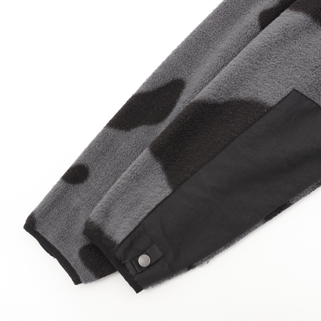 The North Face KAWS x Retro 1995 Denali Jacket（NF0A7WMB-7H0）