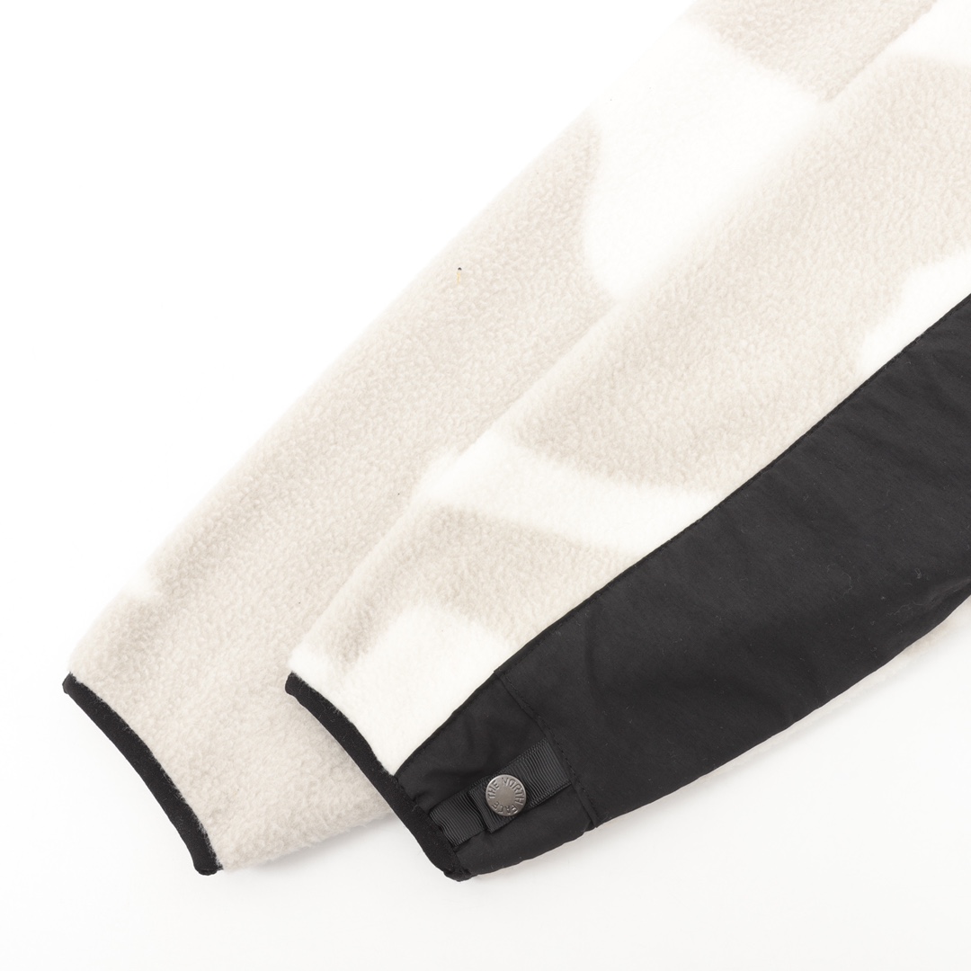 The North Face KAWS x Retro 1995 Denali Jacket（NF0A7WMB-7H0）