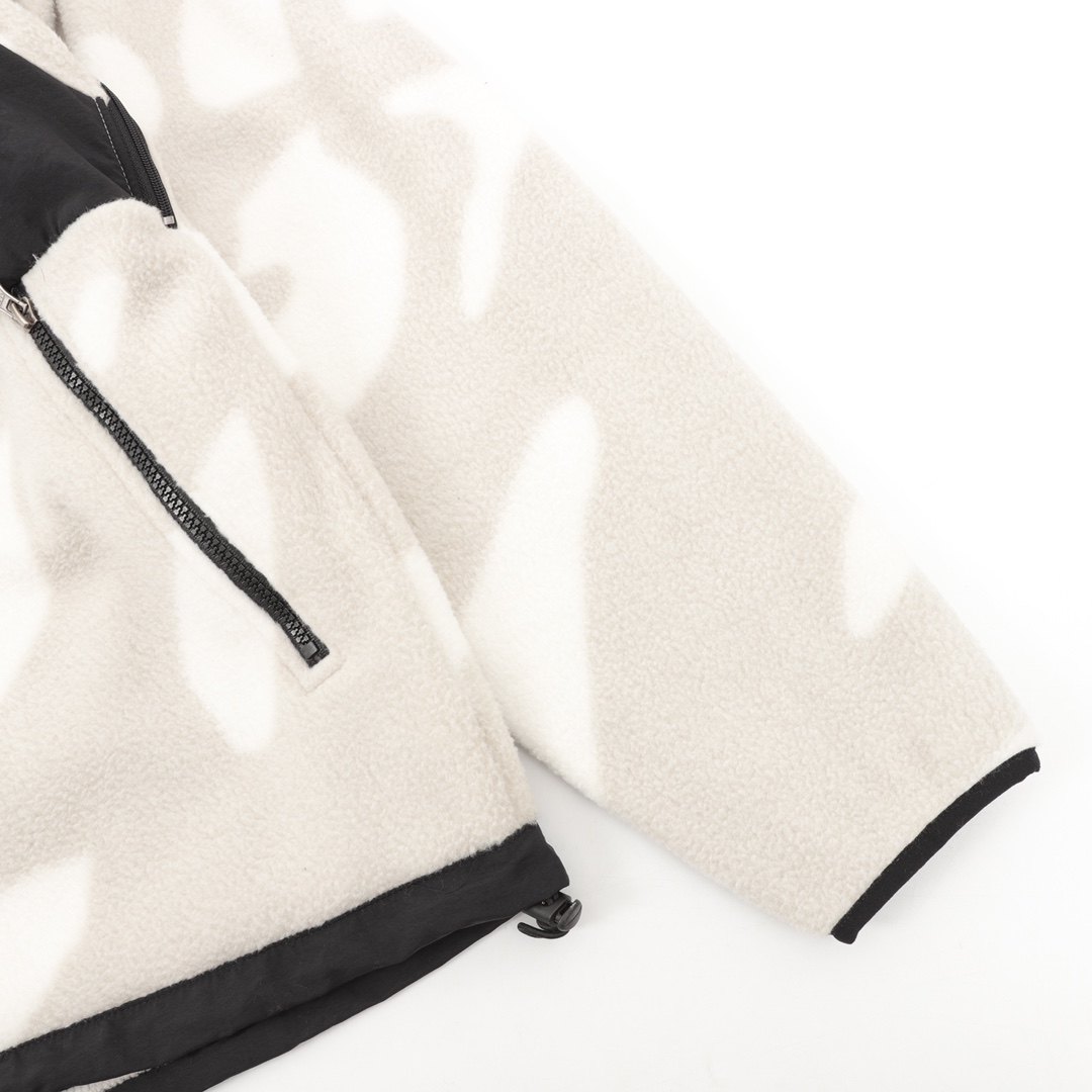 The North Face KAWS x Retro 1995 Denali Jacket（NF0A7WMB-7H0）