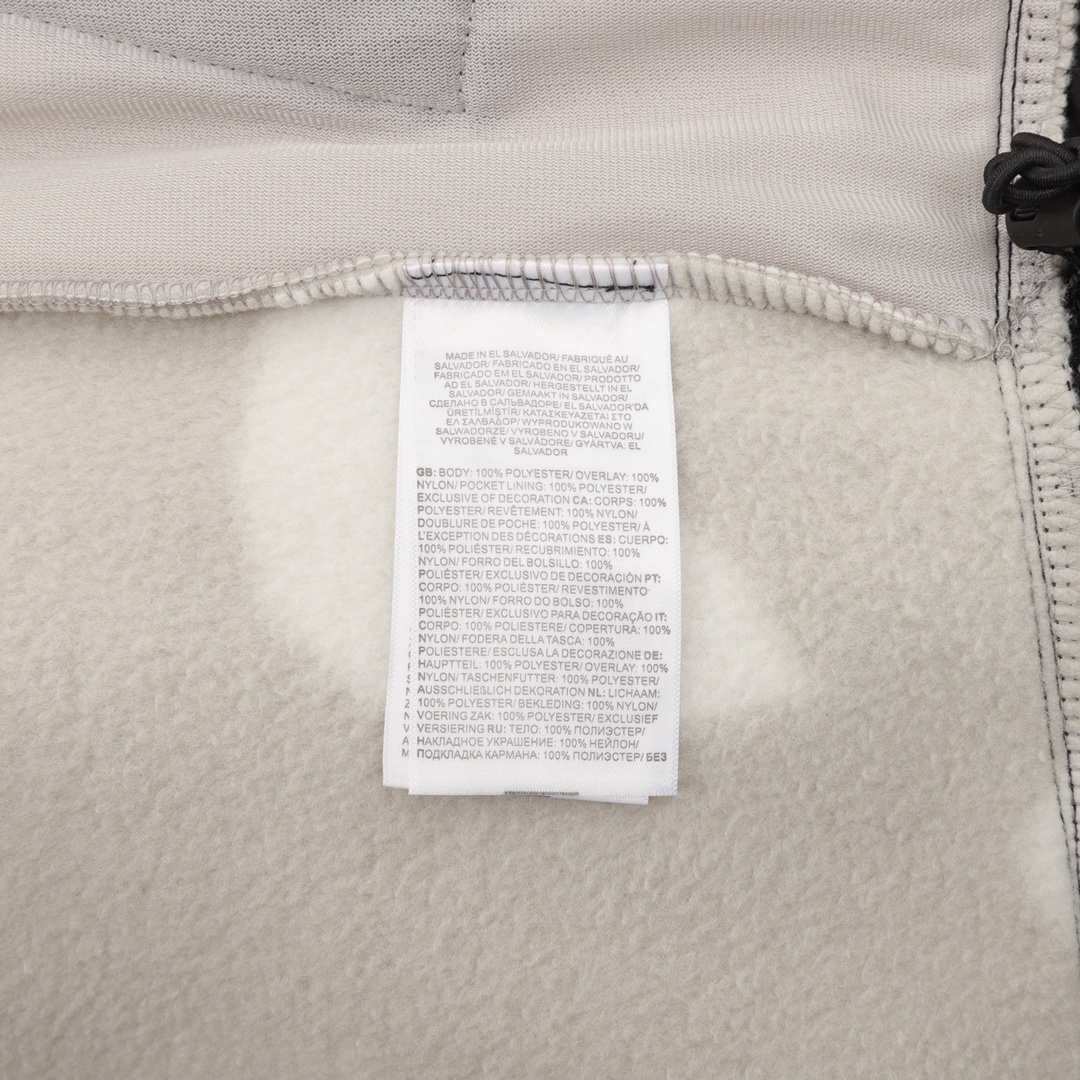 The North Face KAWS x Retro 1995 Denali Jacket（NF0A7WMB-7H0）